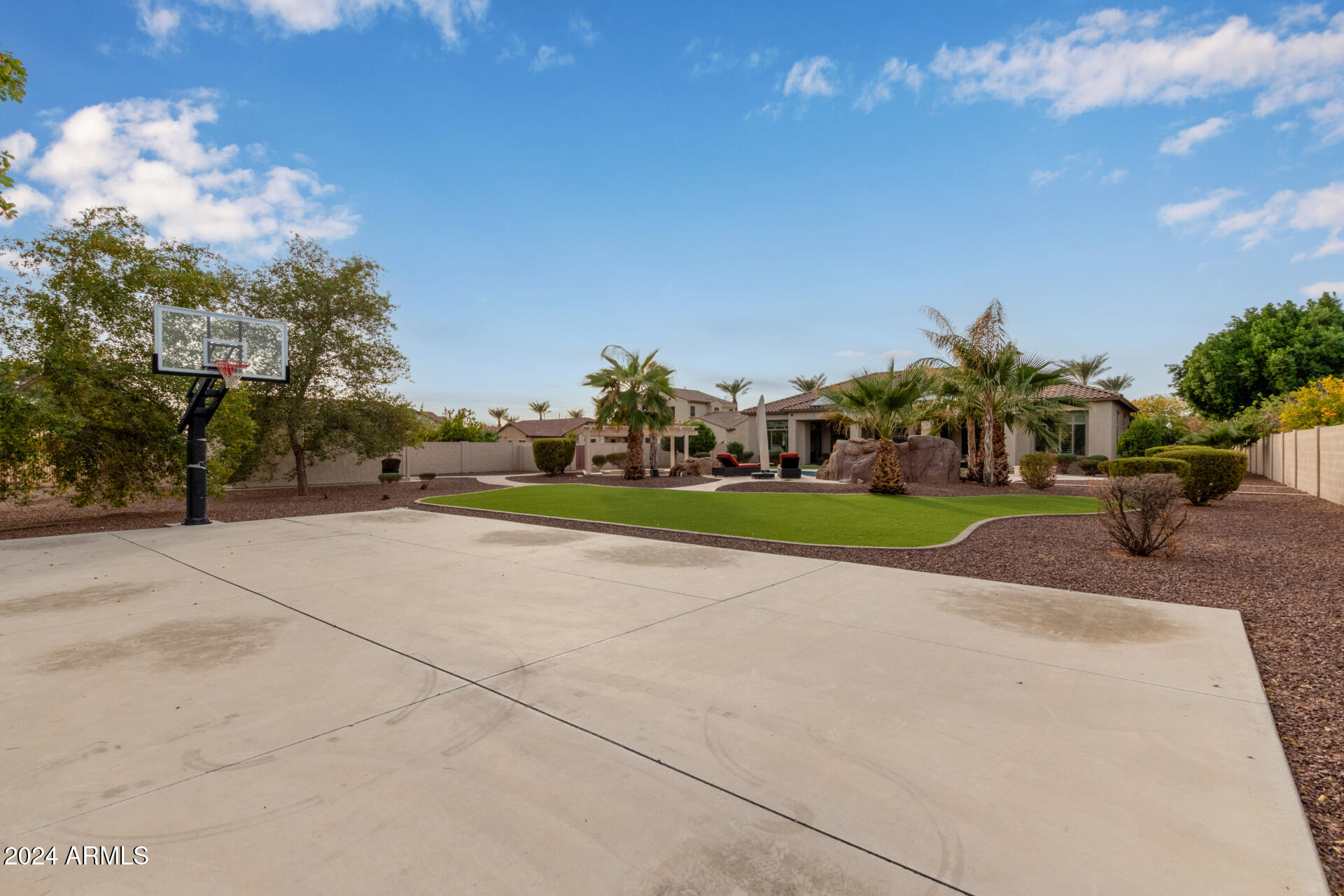 4599 N VILLAGE Parkway