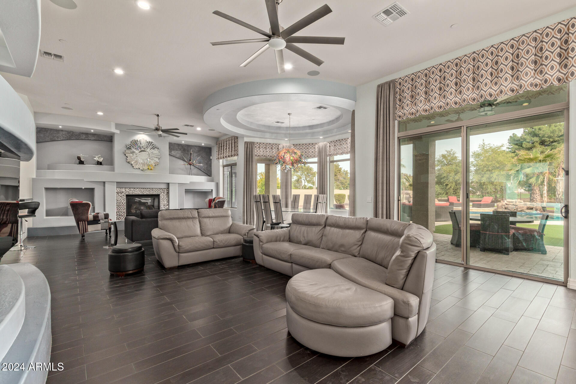 4599 N VILLAGE Parkway