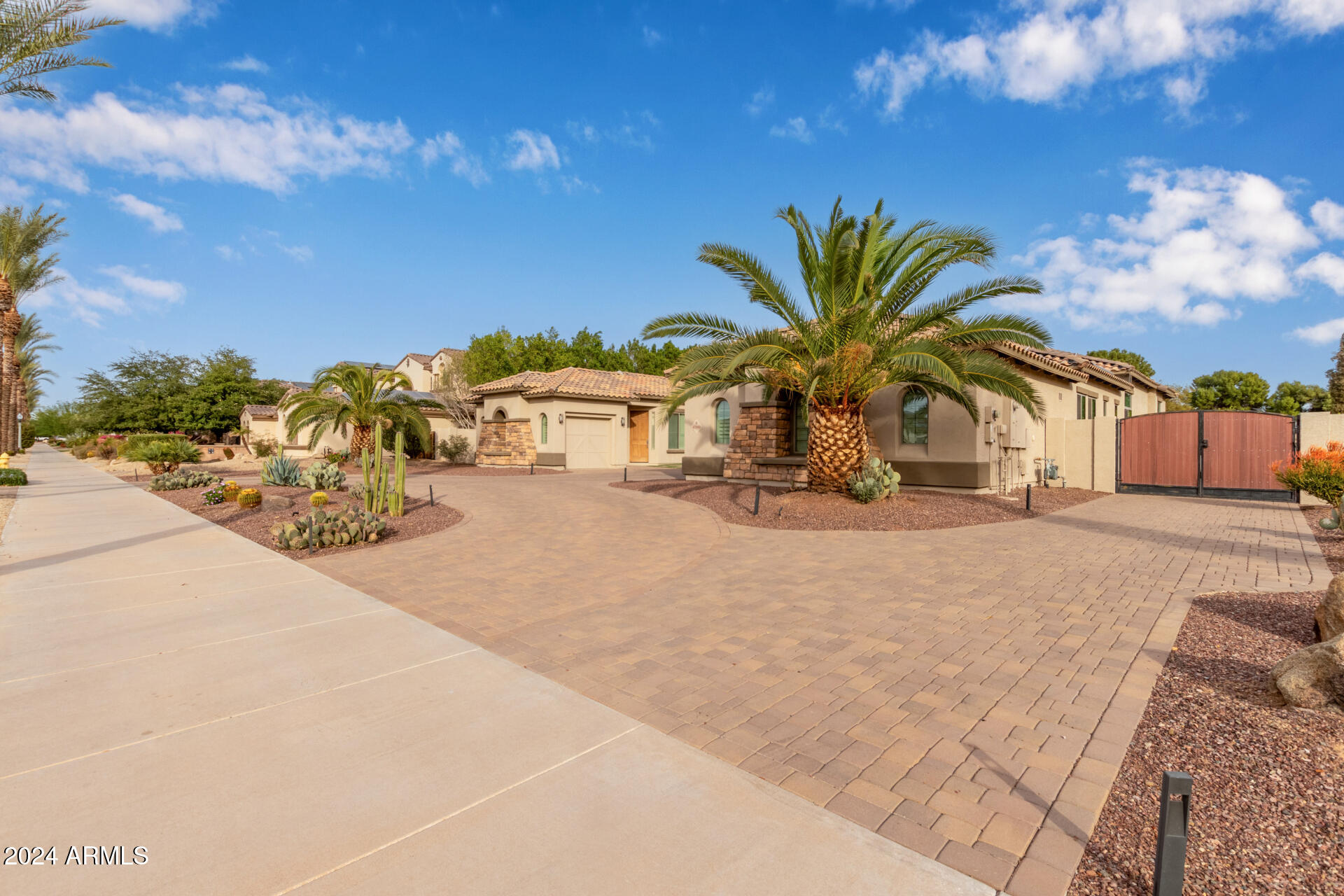 4599 N VILLAGE Parkway