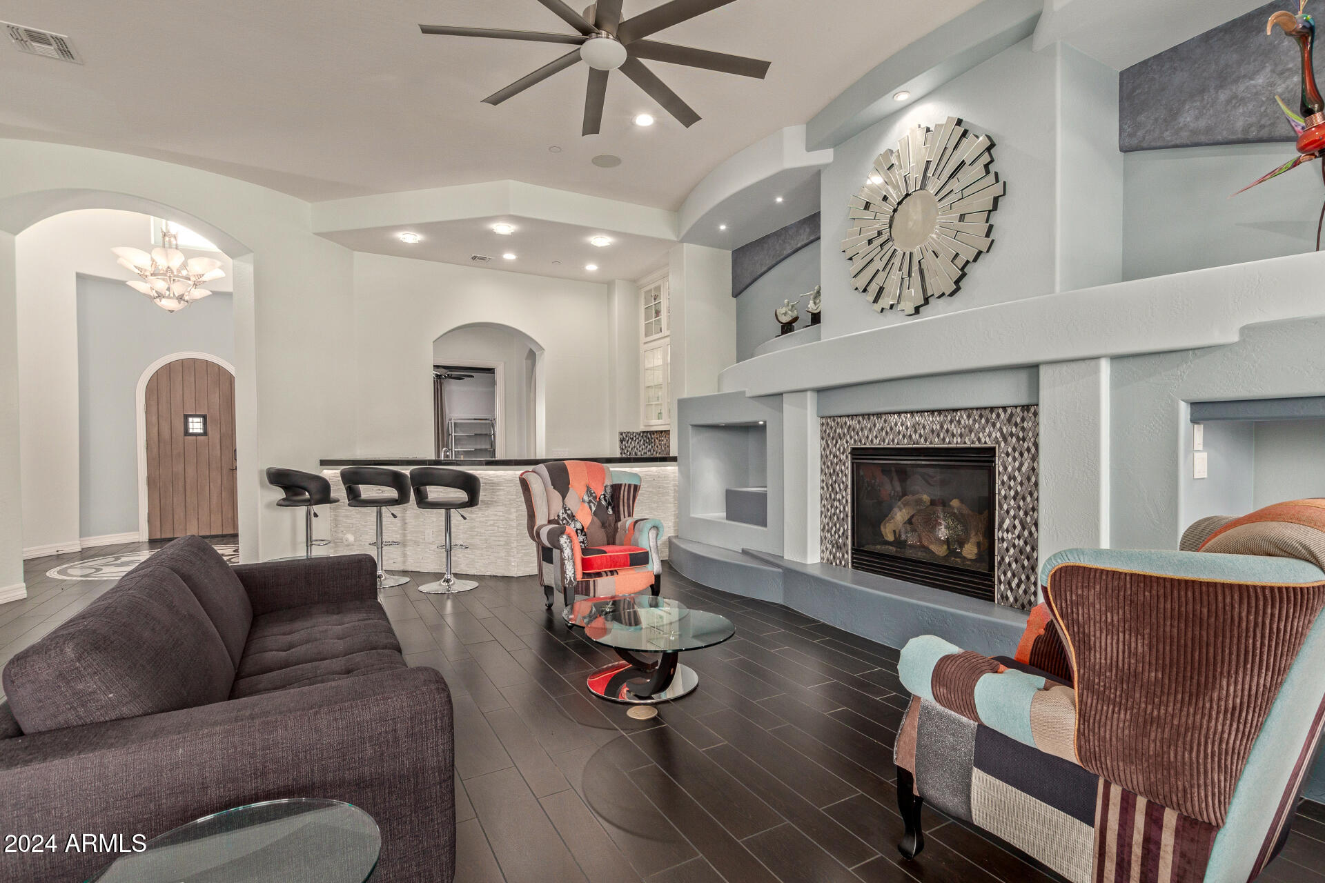 4599 N VILLAGE Parkway