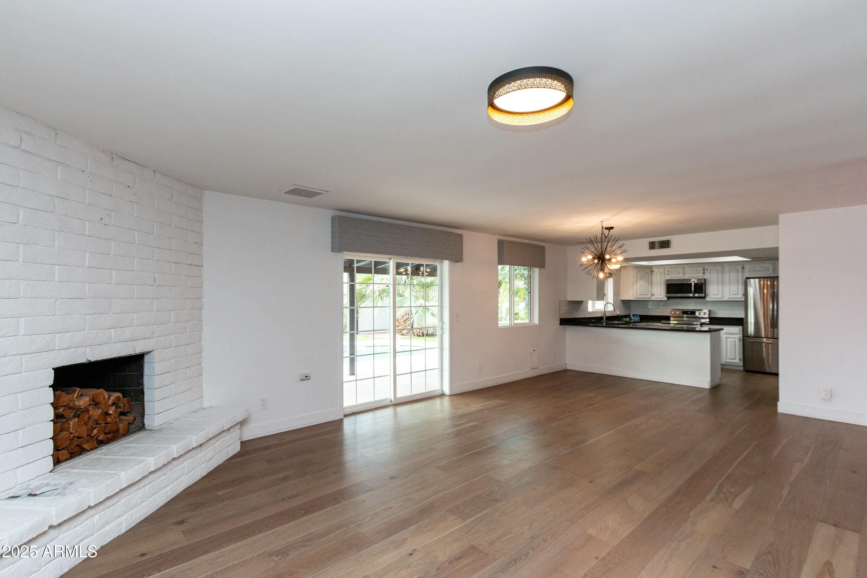 8621 E VISTA Drive