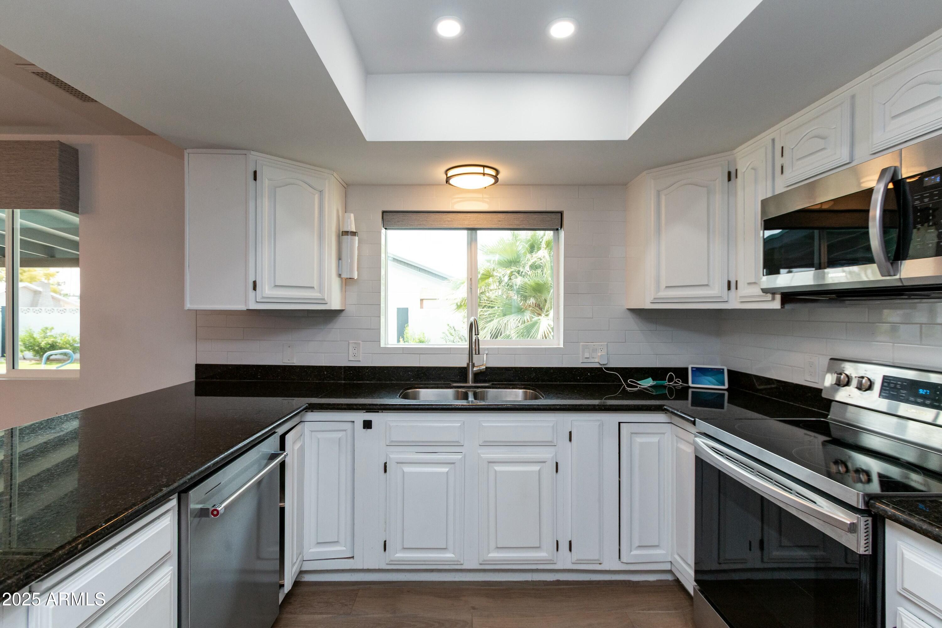 8621 E VISTA Drive