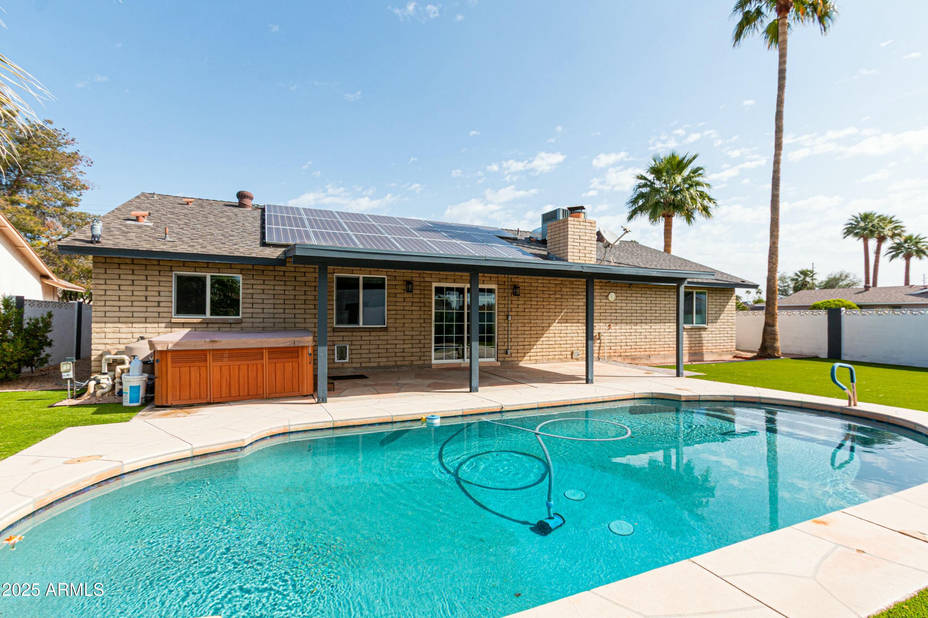 8621 E VISTA Drive