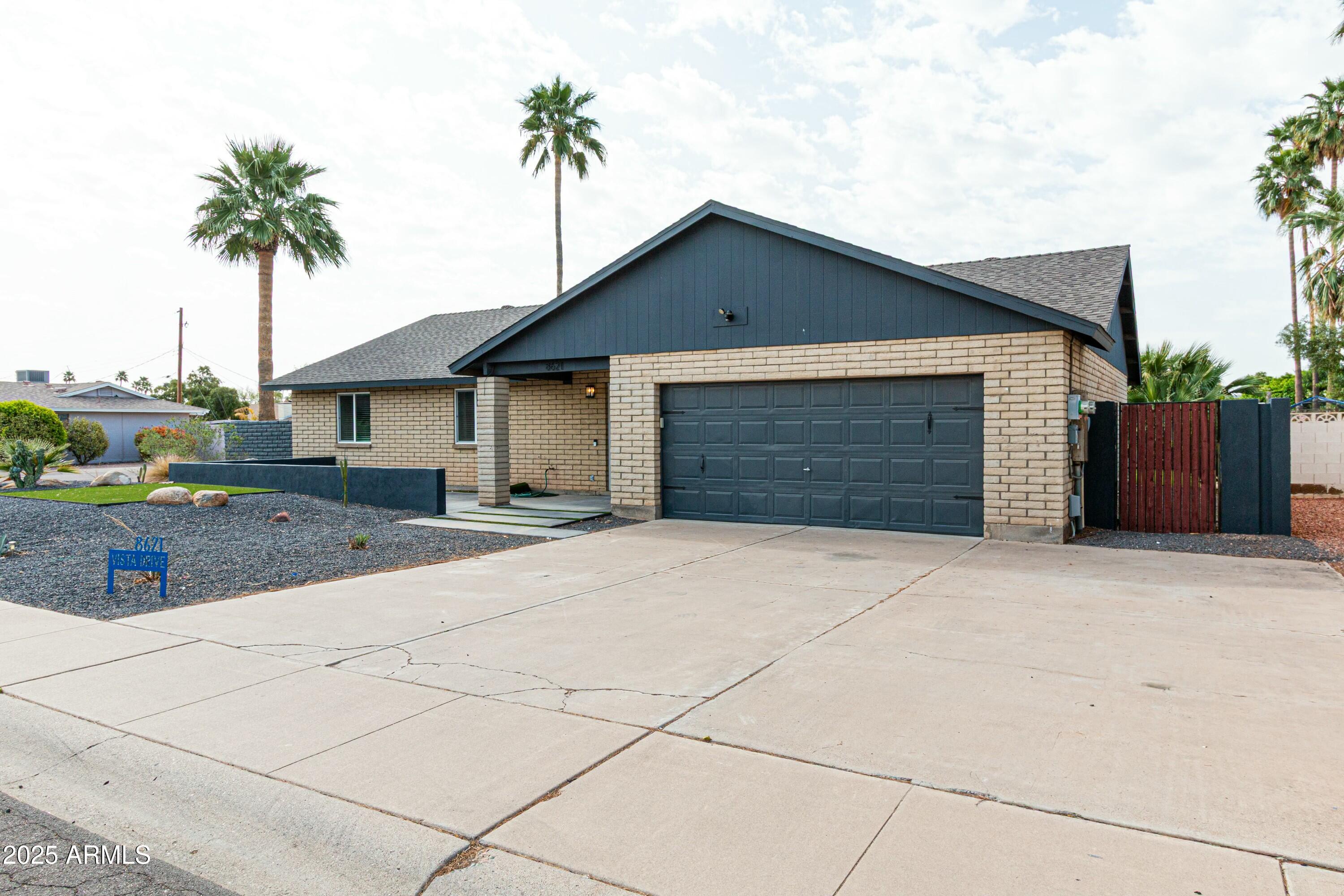 8621 E VISTA Drive