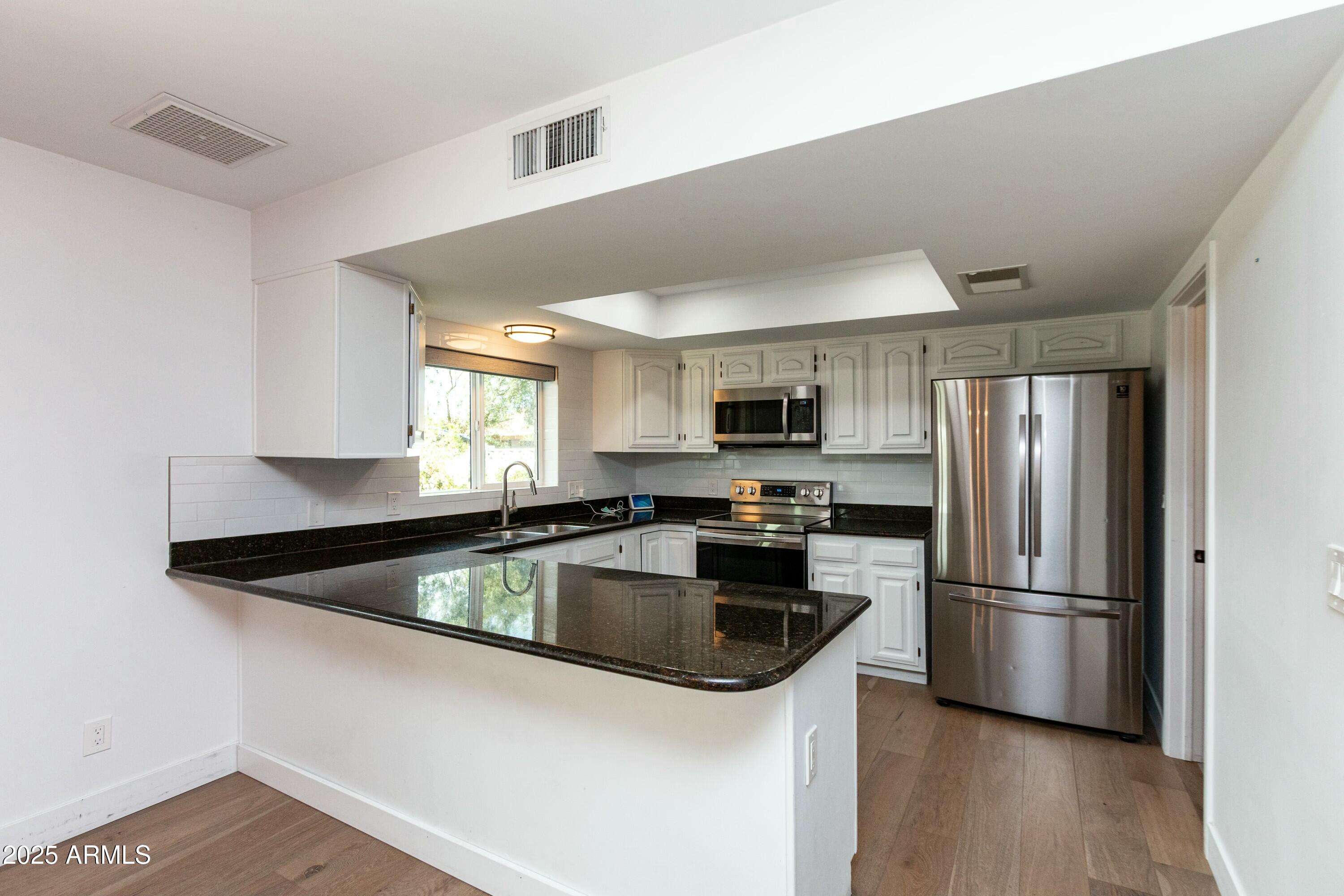 8621 E VISTA Drive