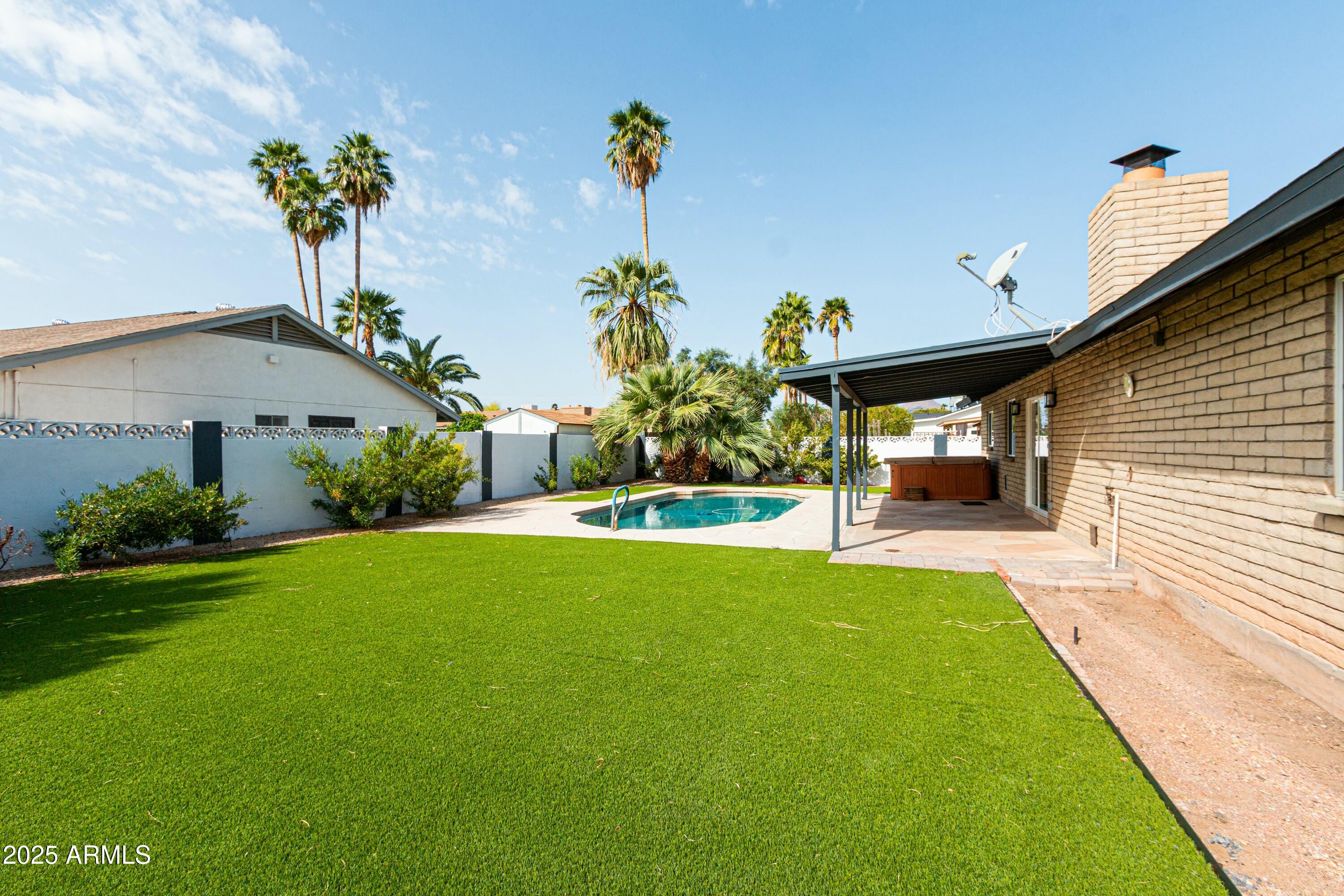 8621 E VISTA Drive