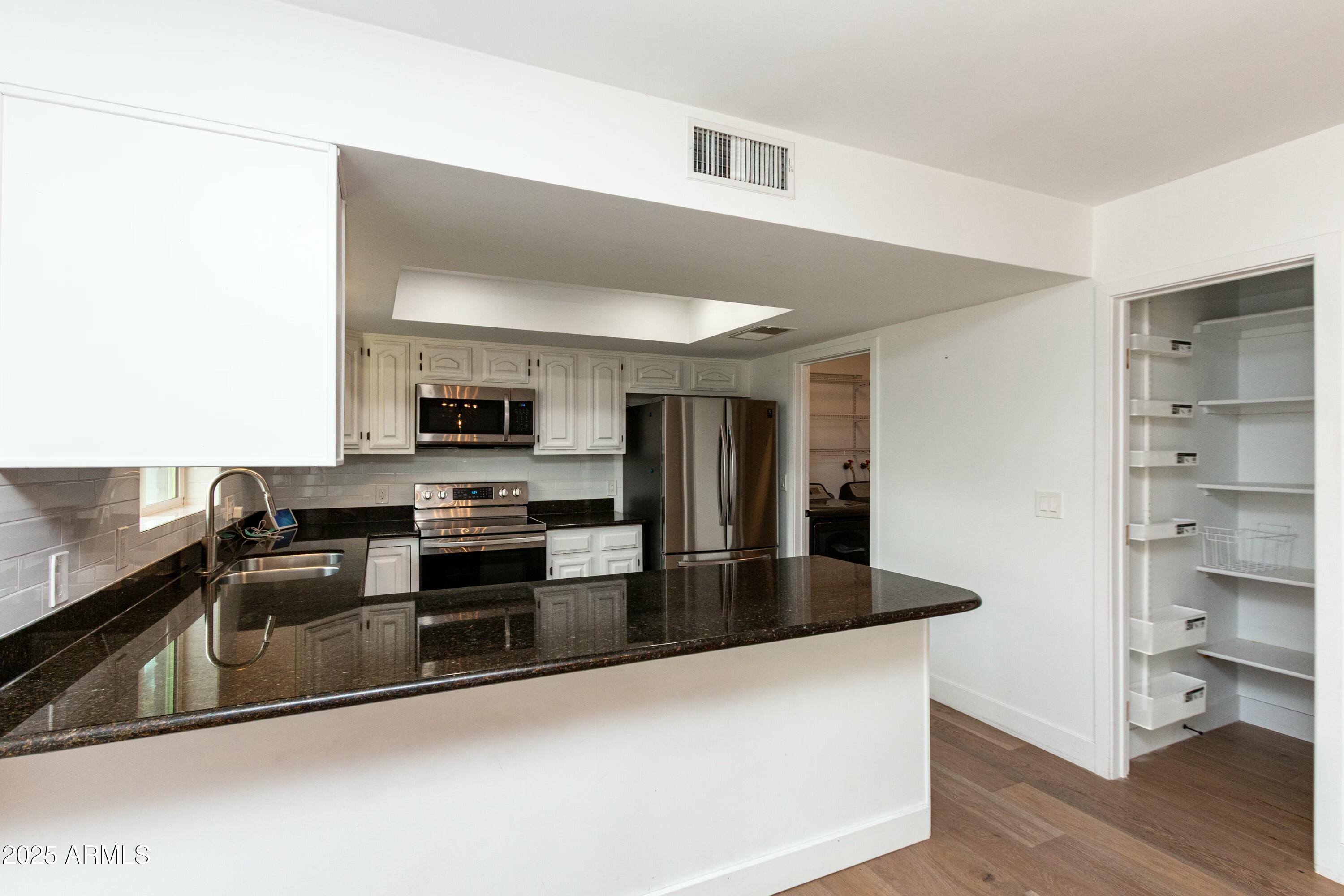 8621 E VISTA Drive