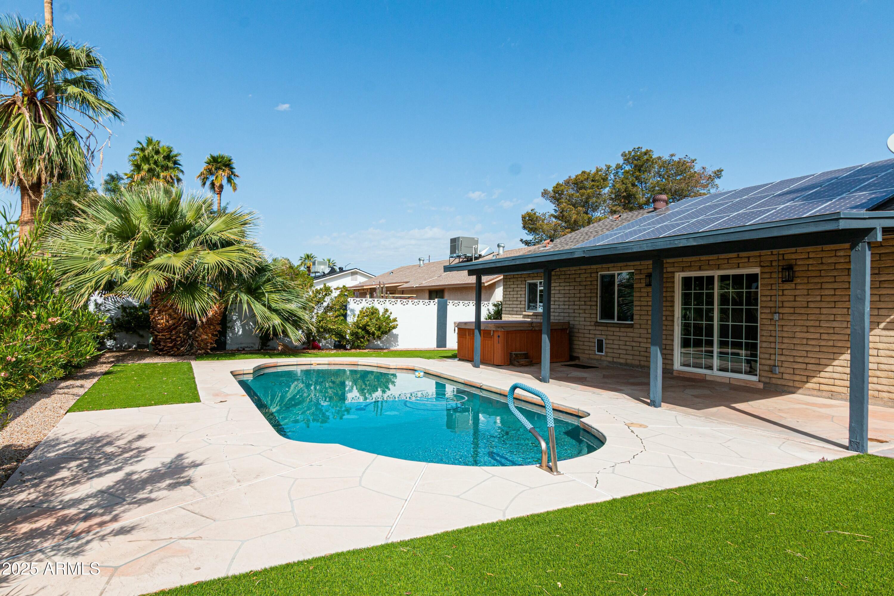 8621 E VISTA Drive