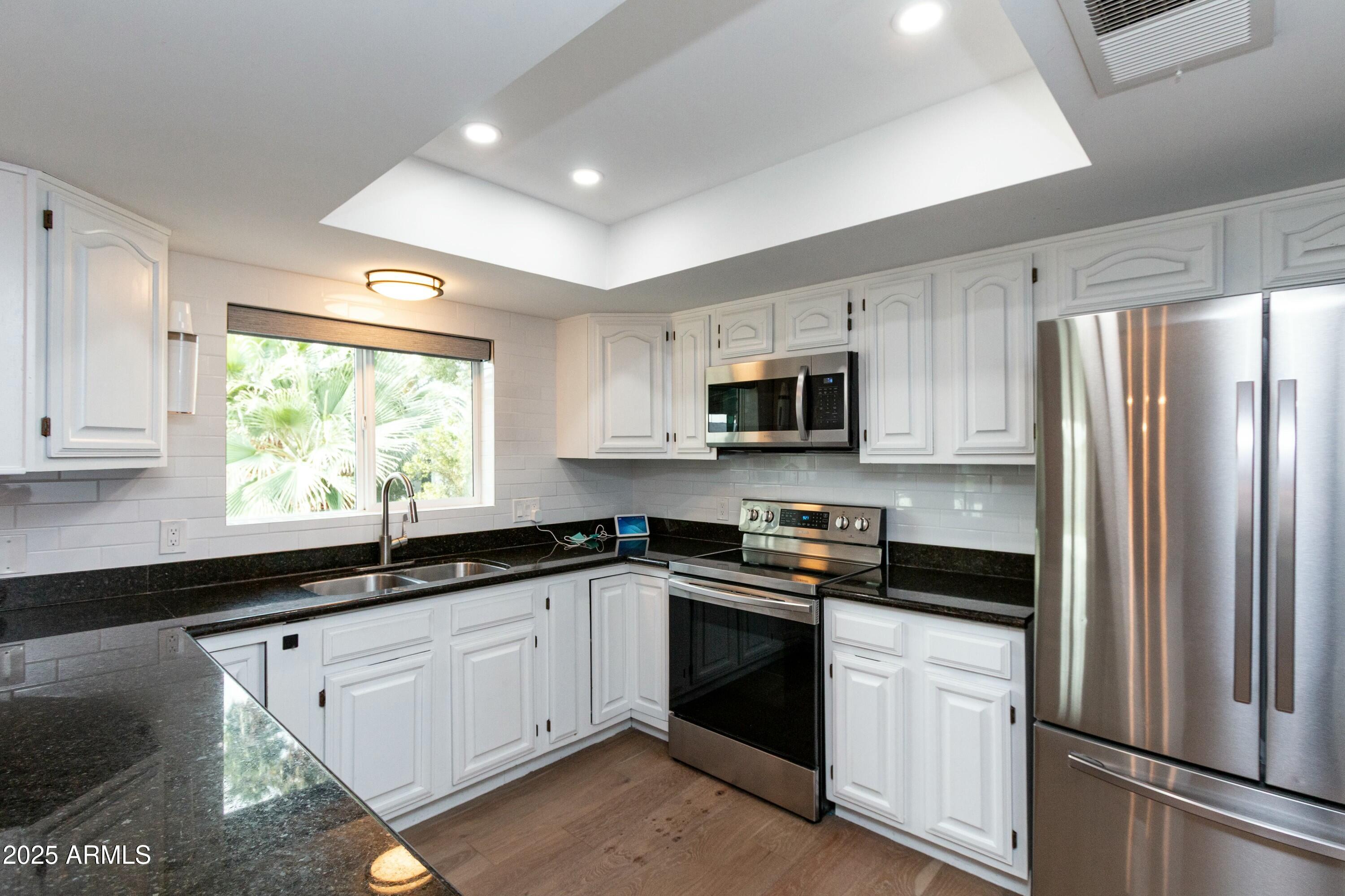 8621 E VISTA Drive