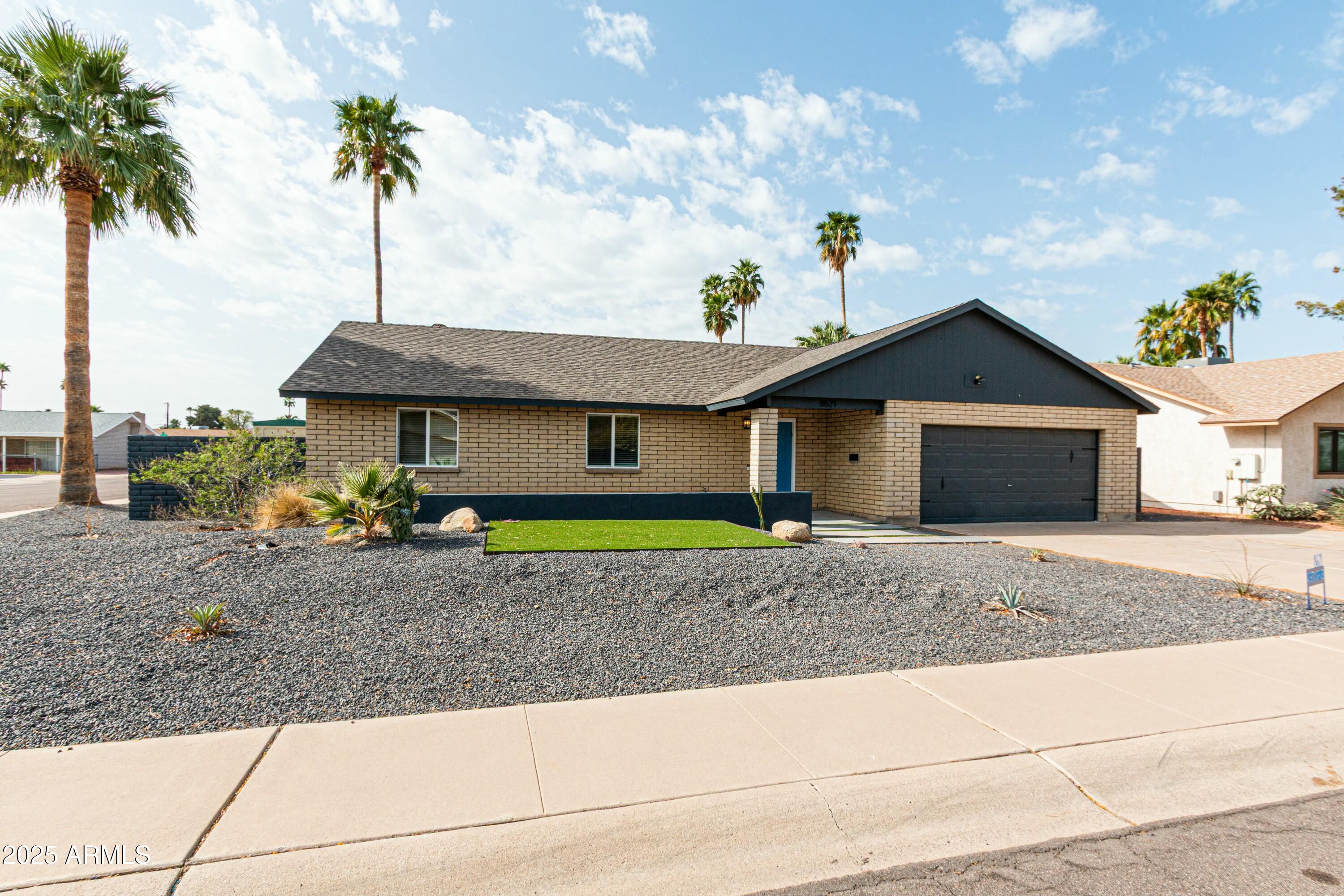 8621 E VISTA Drive