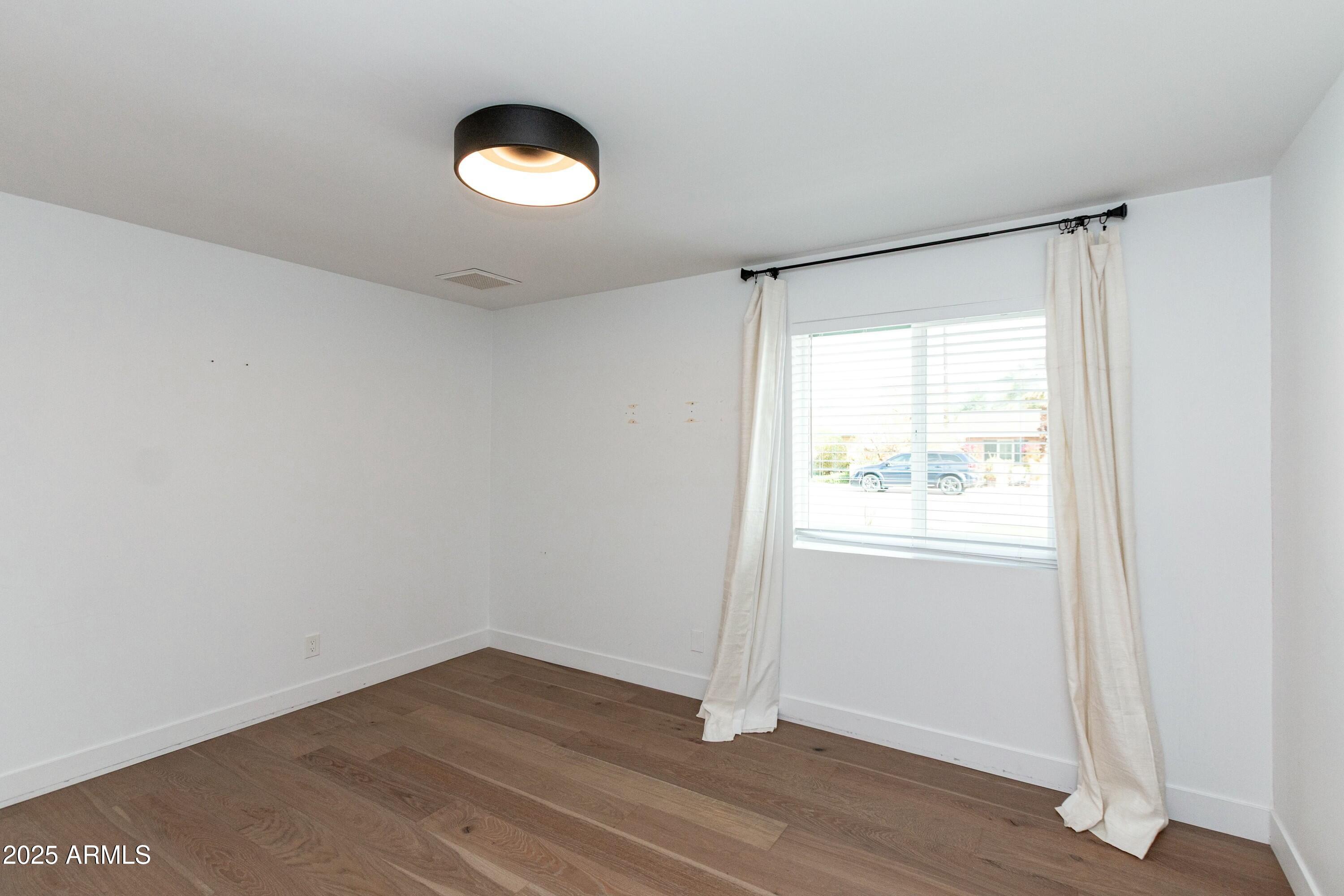 8621 E VISTA Drive