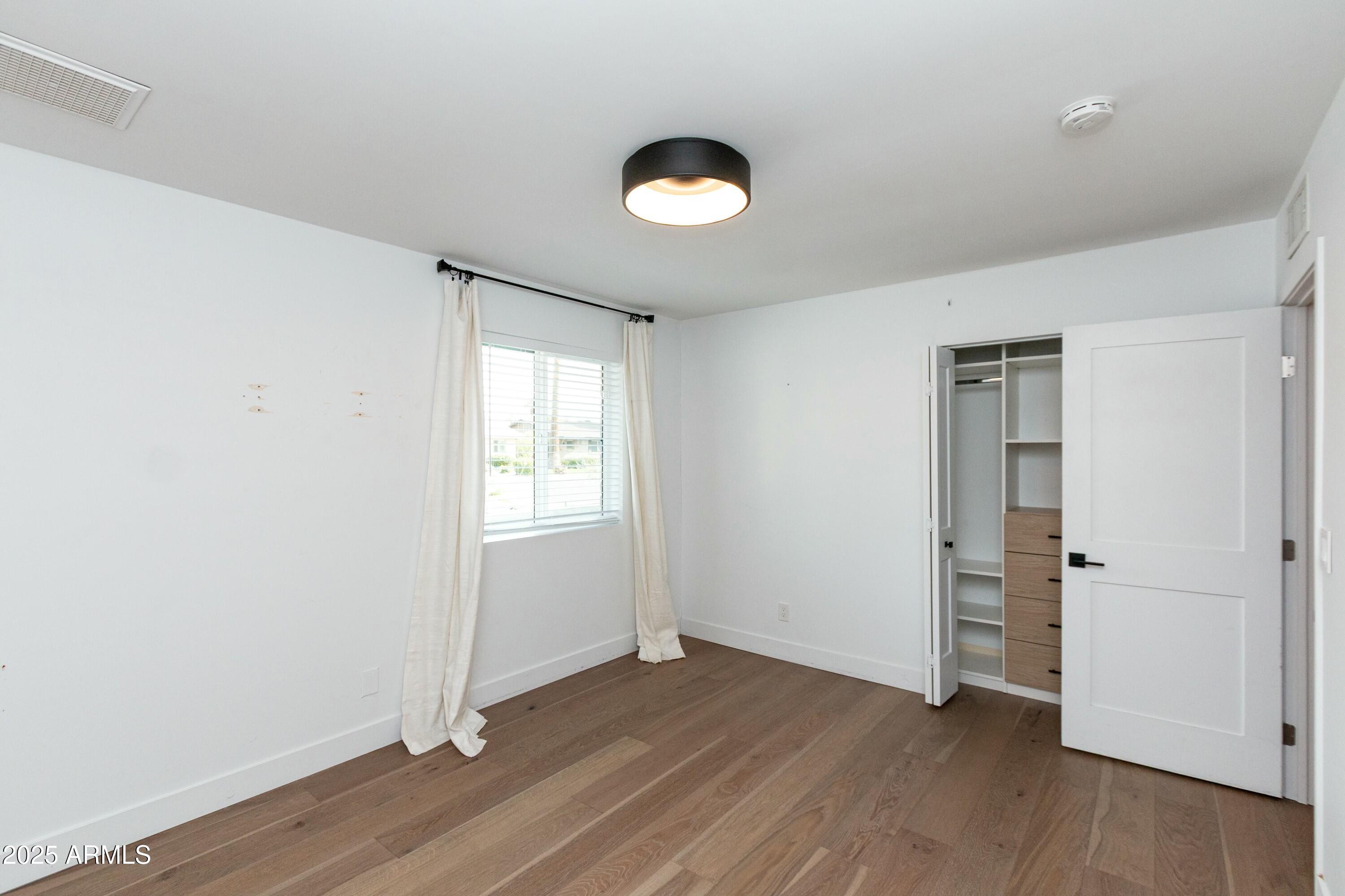 8621 E VISTA Drive