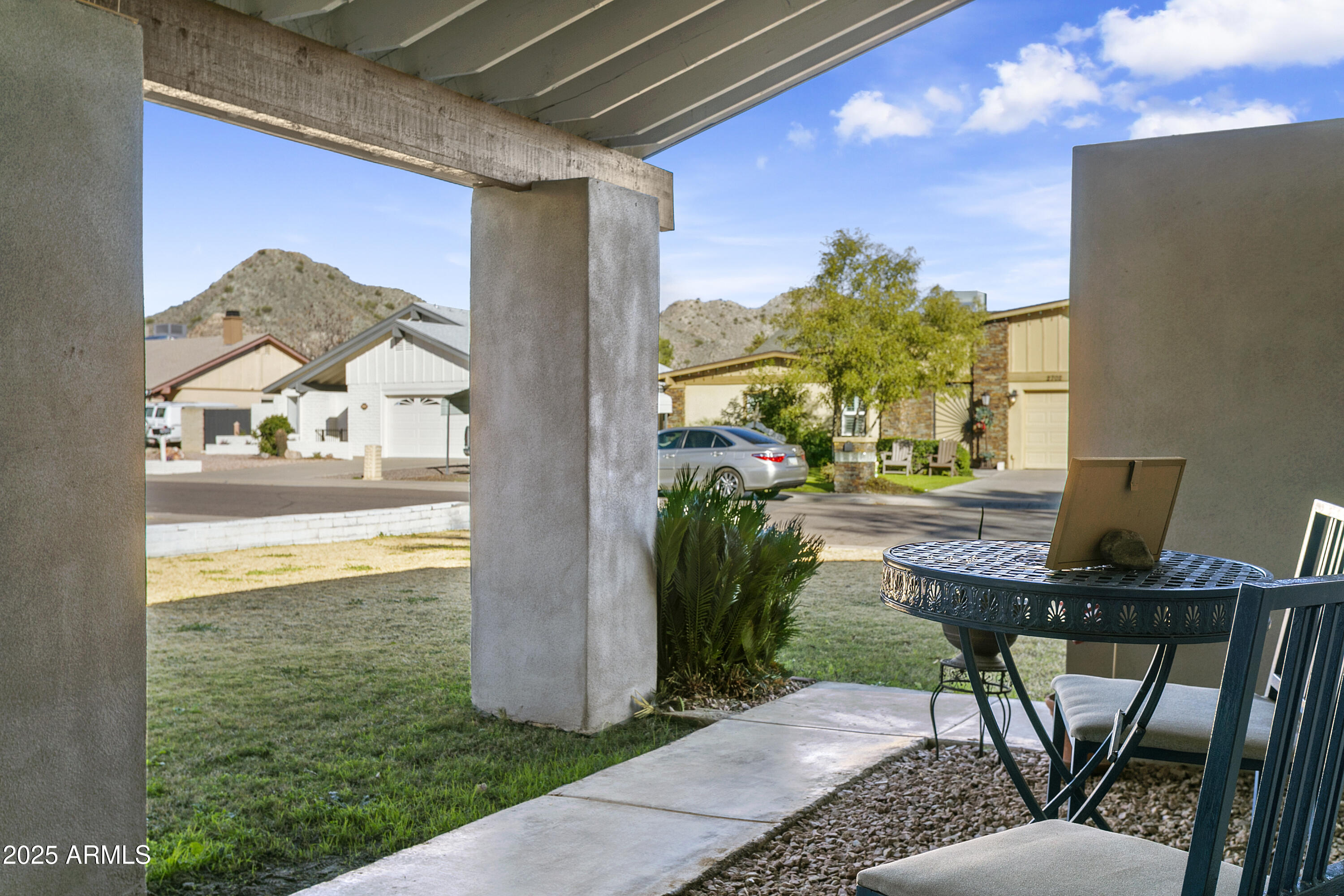 2707 E LOUISE Drive