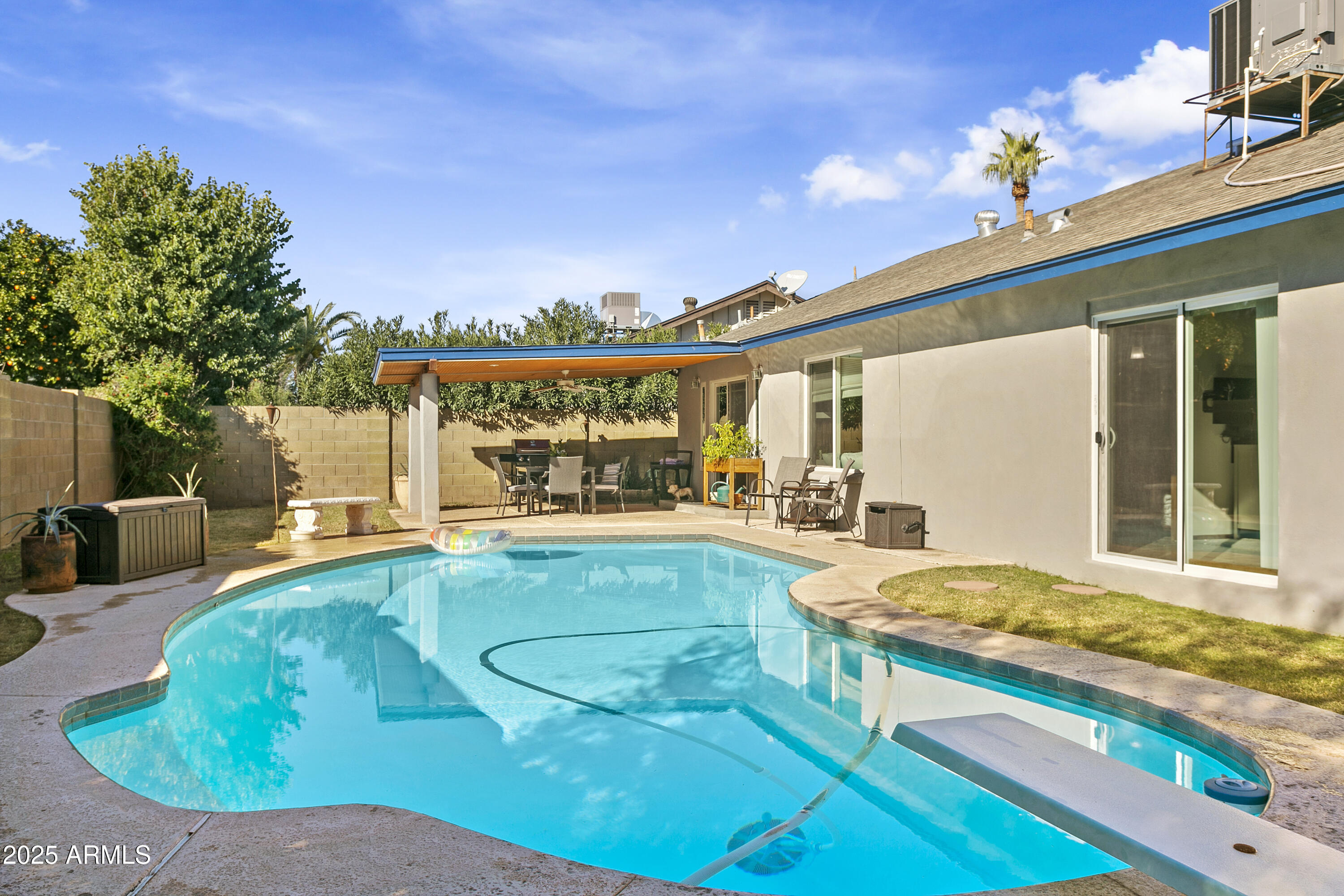 2707 E LOUISE Drive