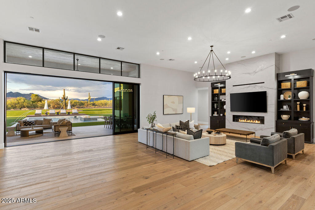 6832 E MONTGOMERY Road