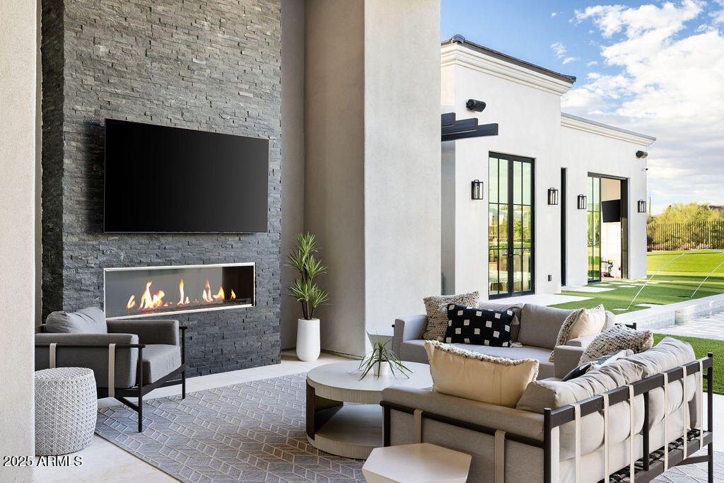 6832 E MONTGOMERY Road