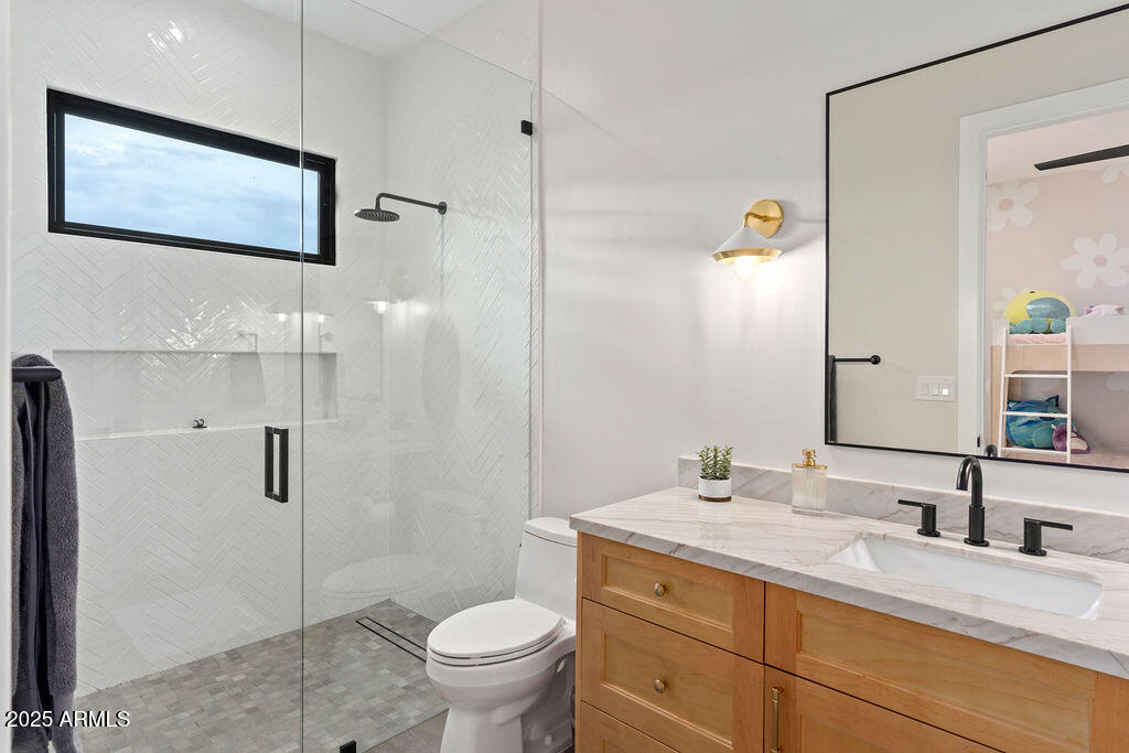 6832 E MONTGOMERY Road