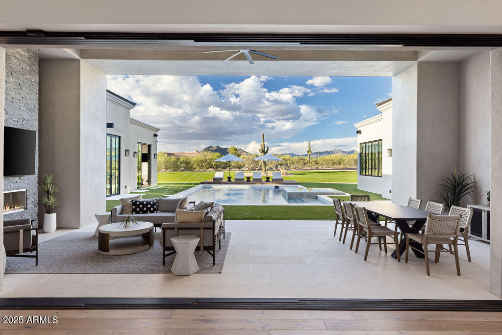 6832 E MONTGOMERY Road