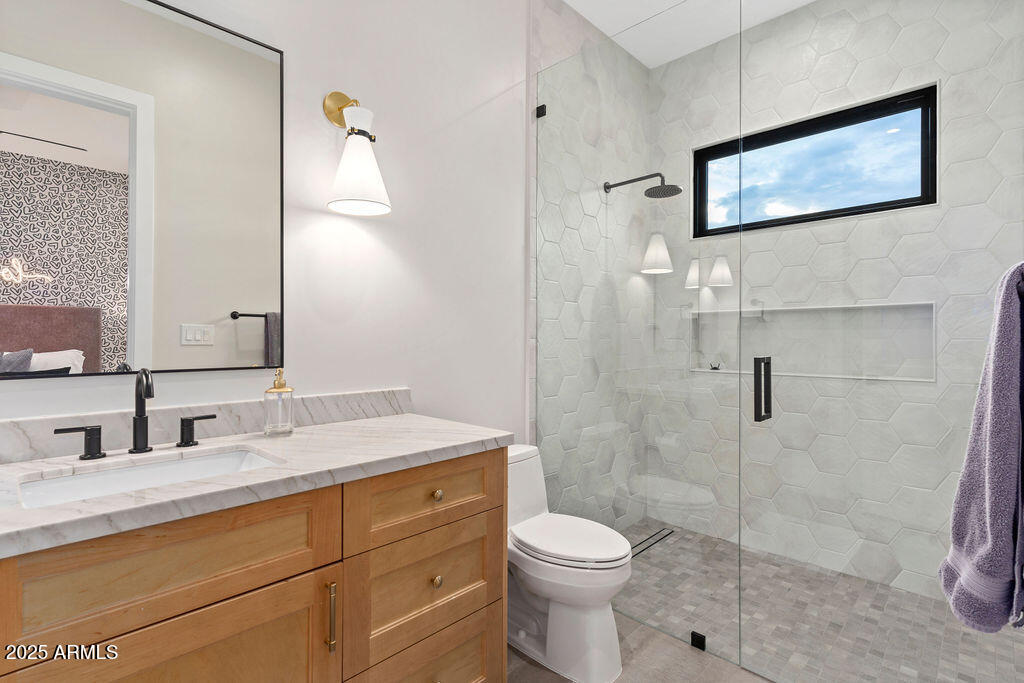 6832 E MONTGOMERY Road