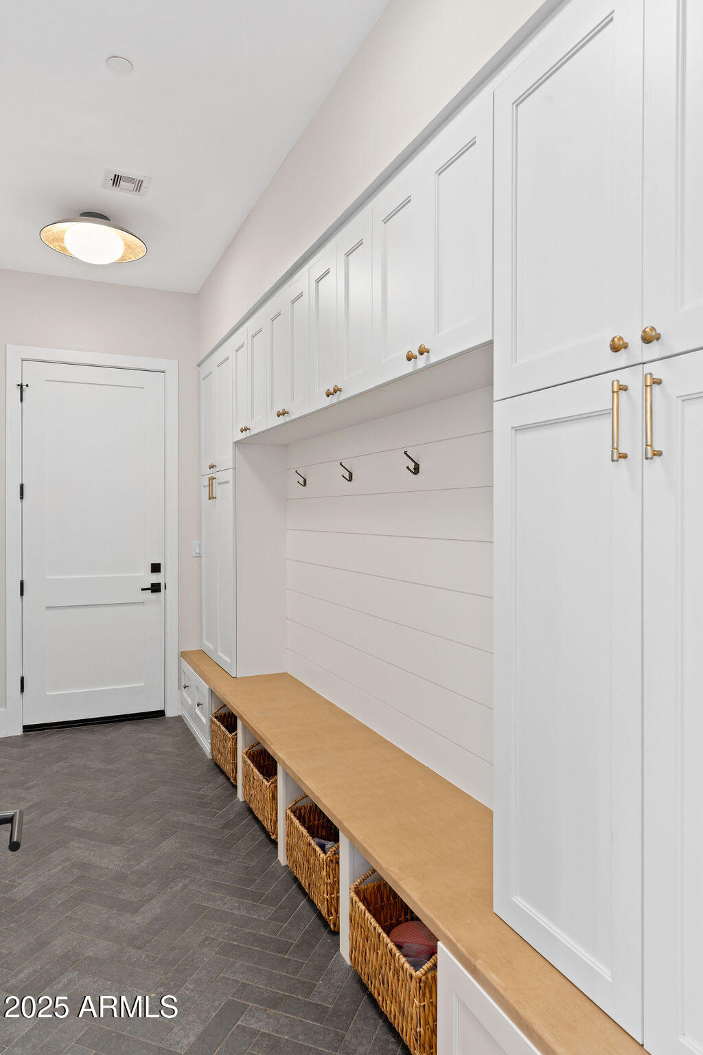 6832 E MONTGOMERY Road