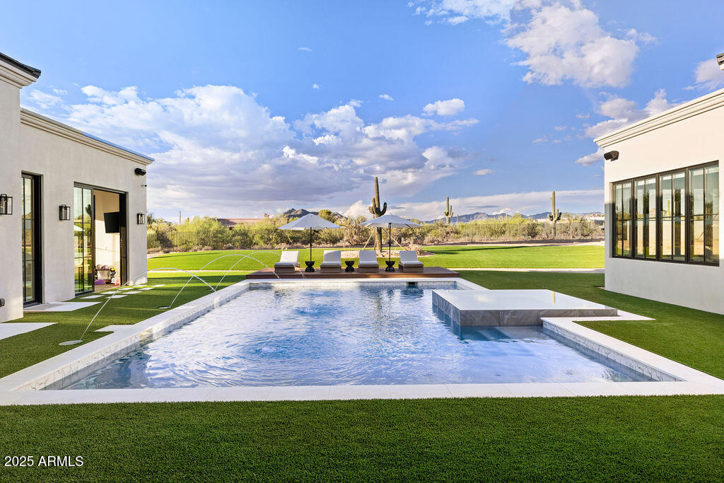 6832 E MONTGOMERY Road