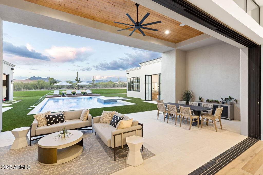 6832 E MONTGOMERY Road