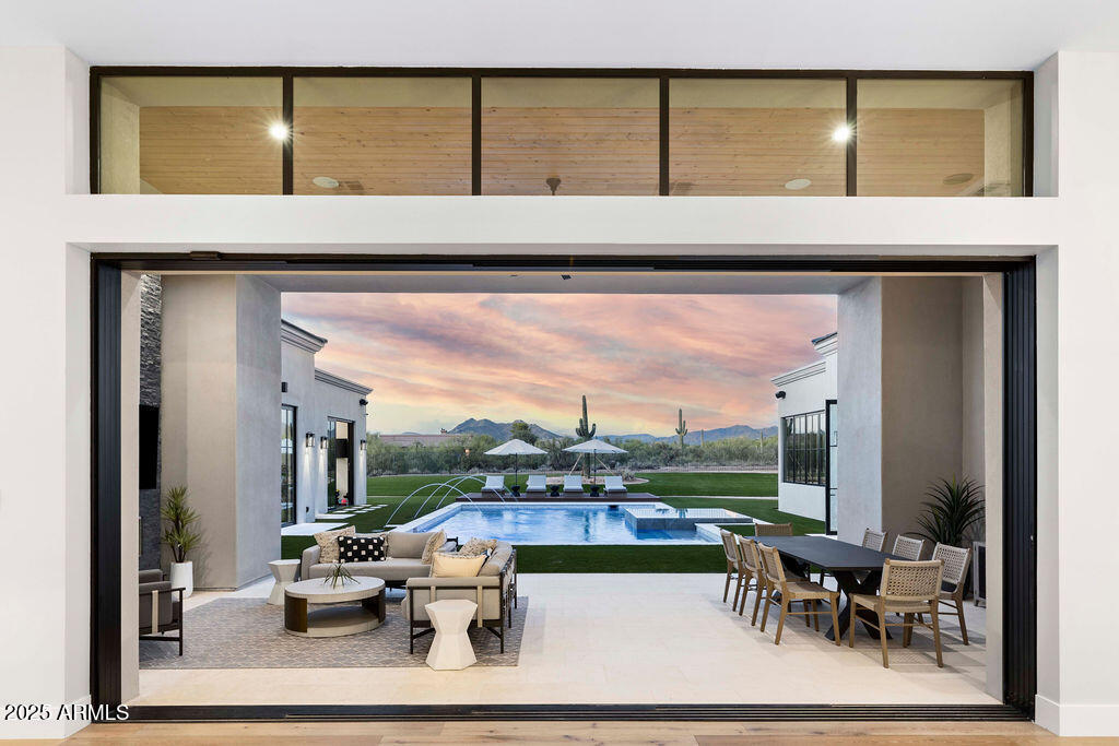 6832 E MONTGOMERY Road