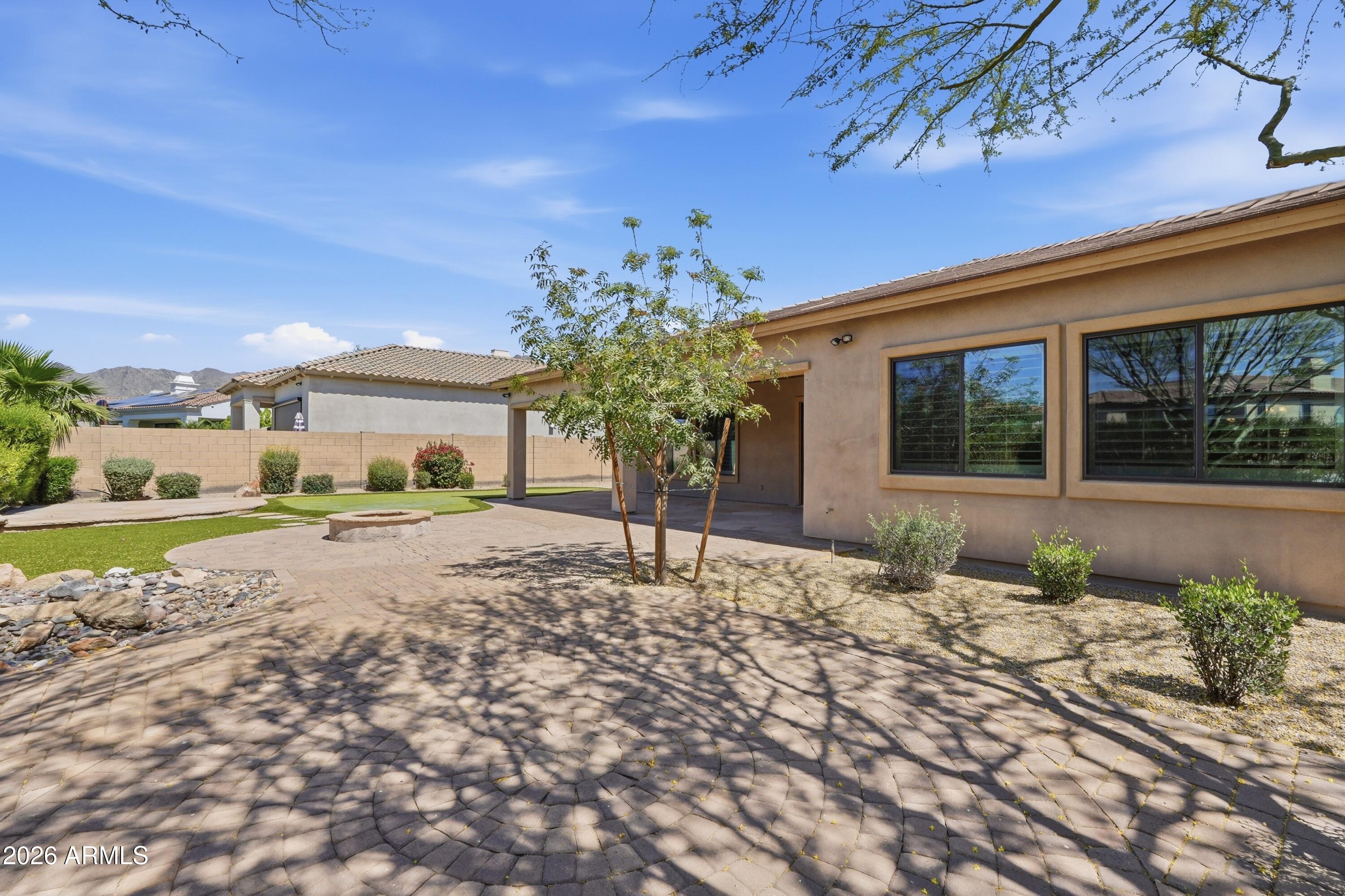 10018 E RIDGERUNNER Drive