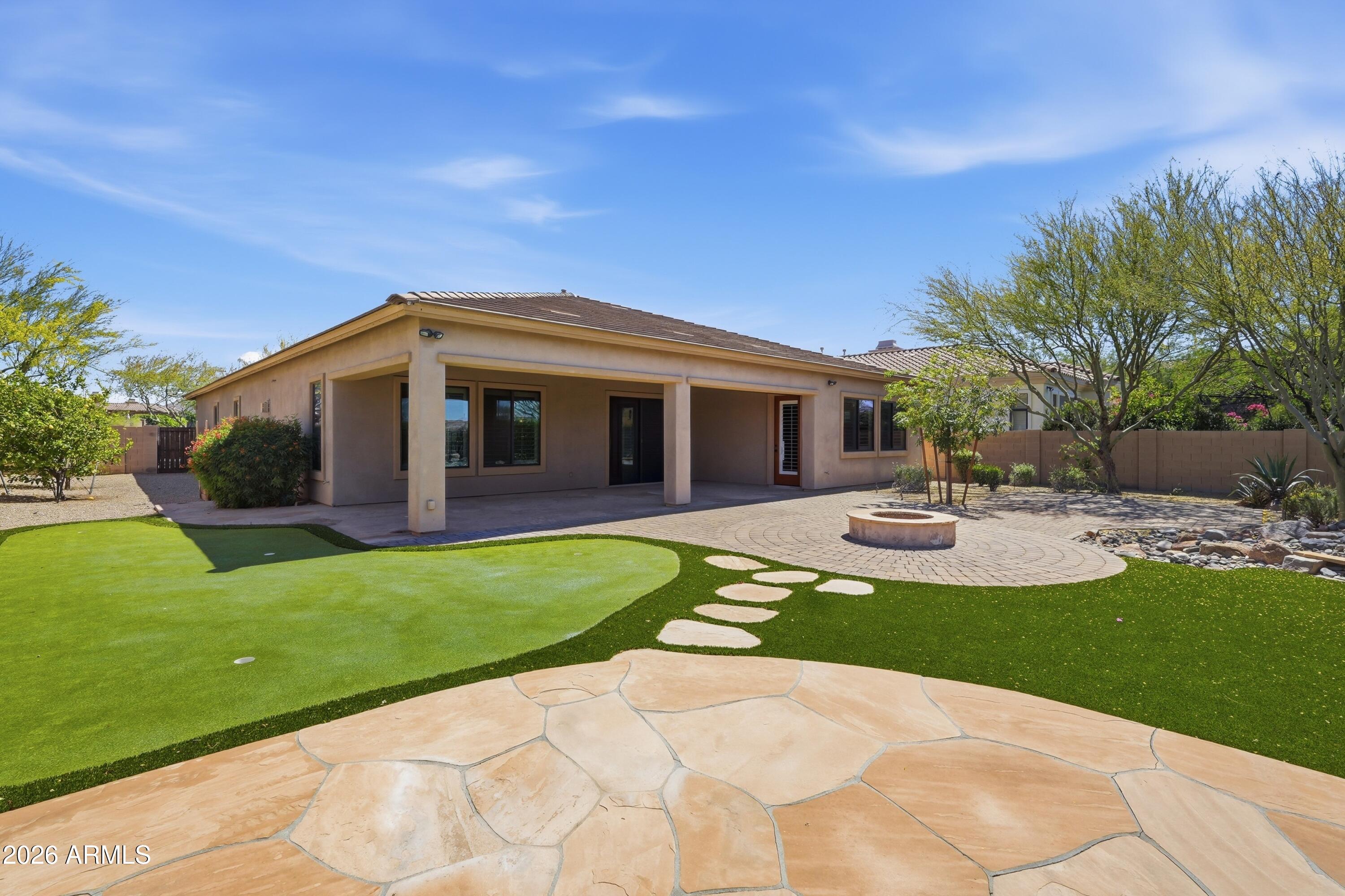 10018 E RIDGERUNNER Drive