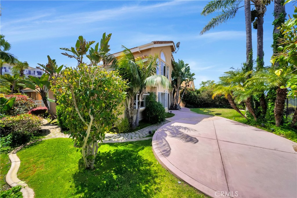 28655 Via Pasatiempo