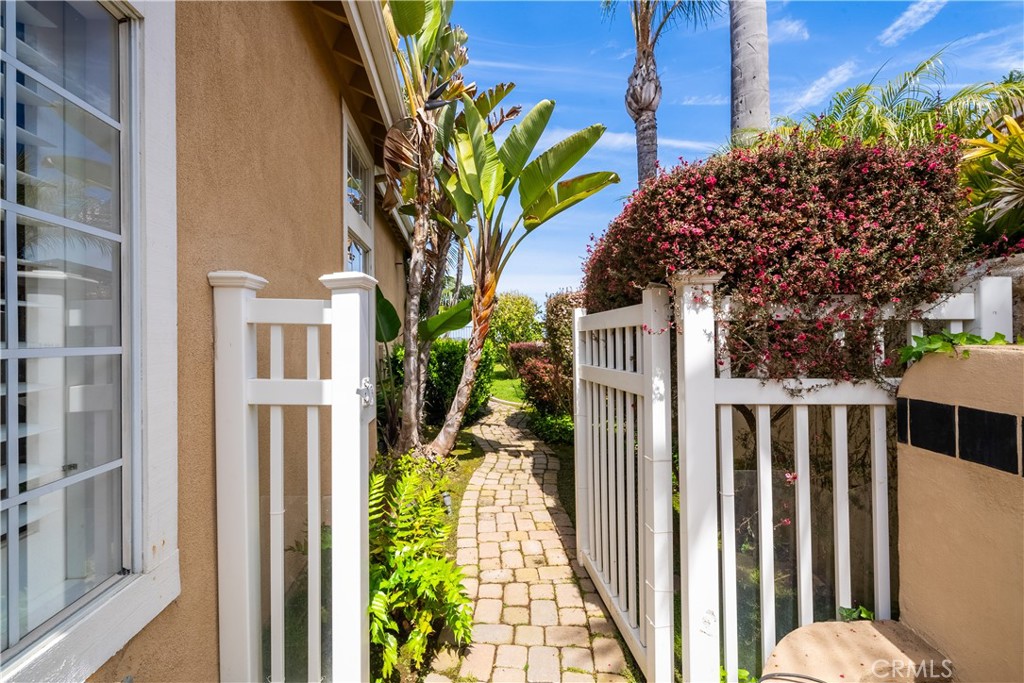 28655 Via Pasatiempo