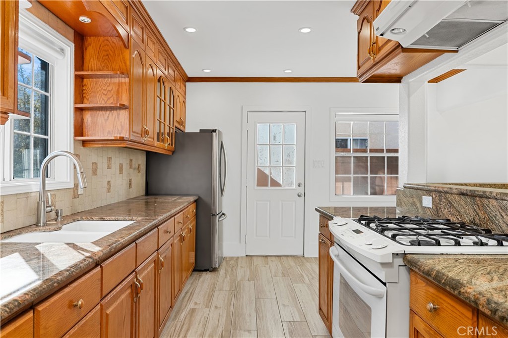 1125 W Hampshire