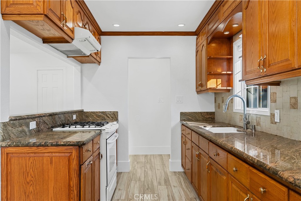 1125 W Hampshire