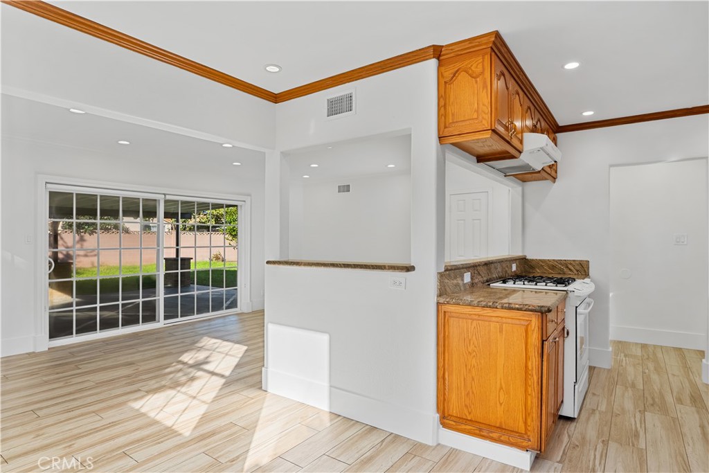 1125 W Hampshire