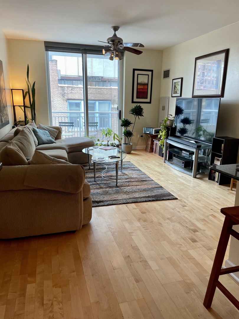 421 W HURON Street Unit: 808