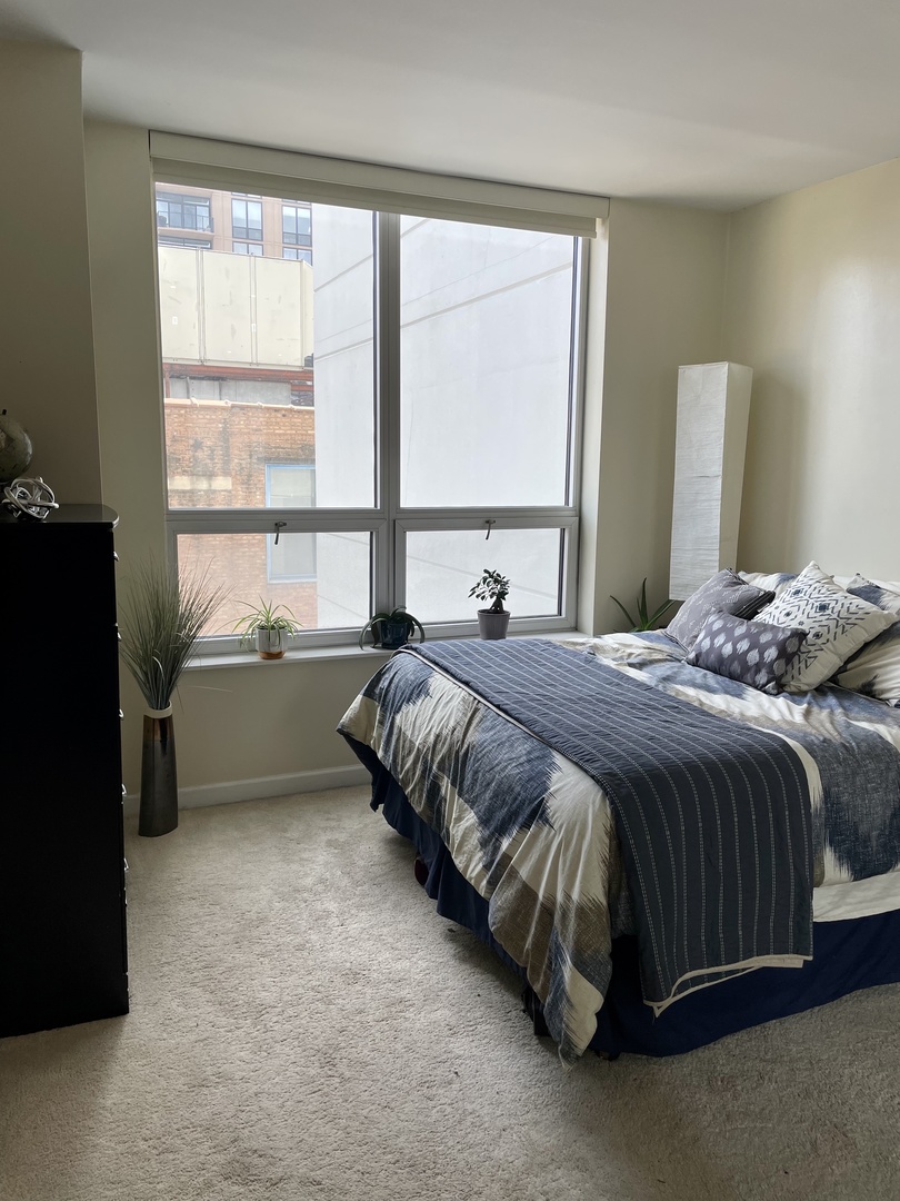 421 W HURON Street Unit: 808