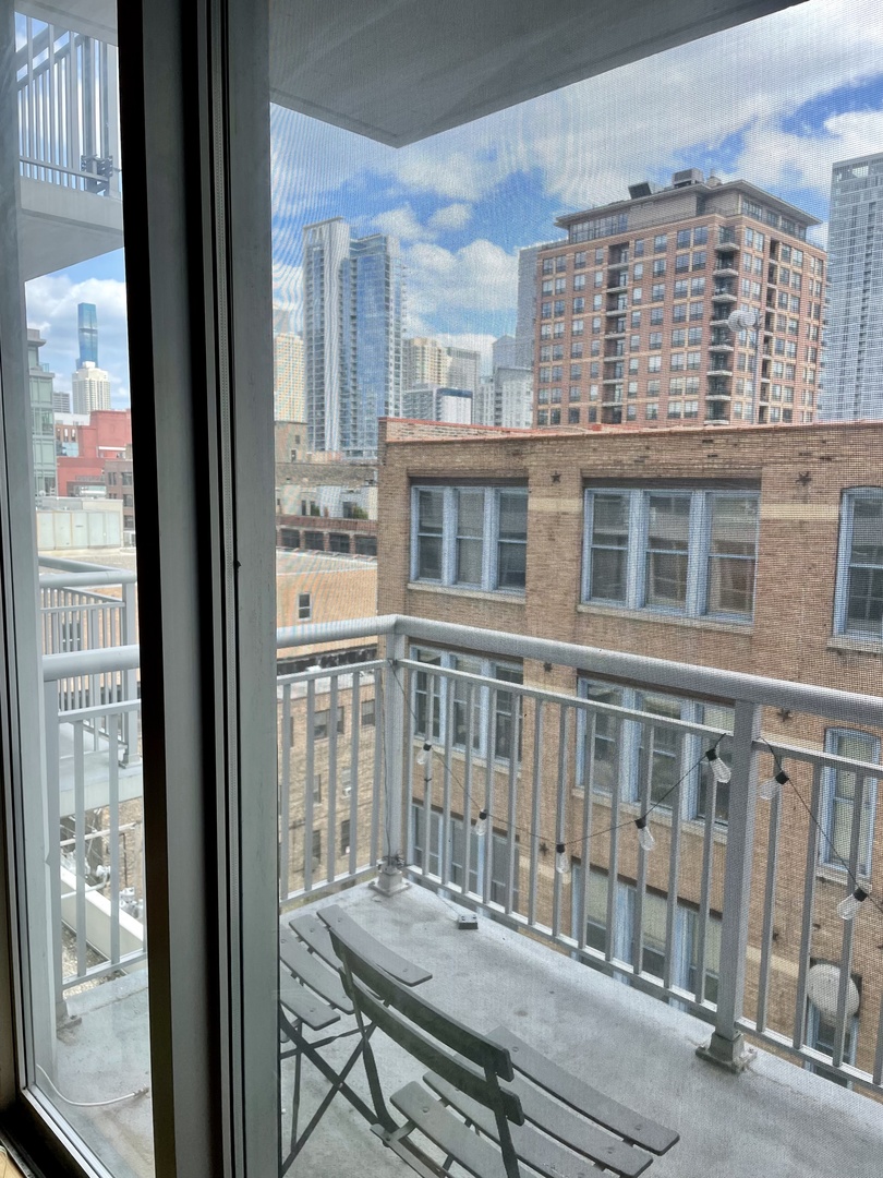 421 W HURON Street Unit: 808