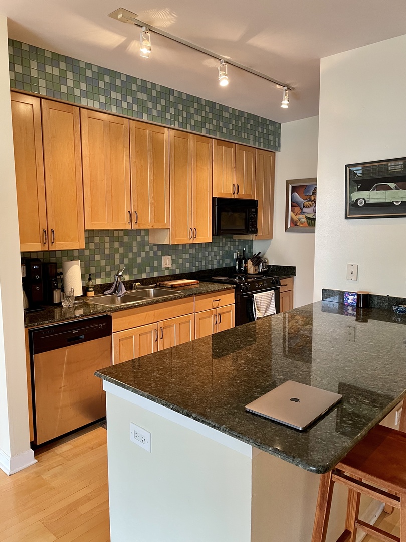 421 W HURON Street Unit: 808