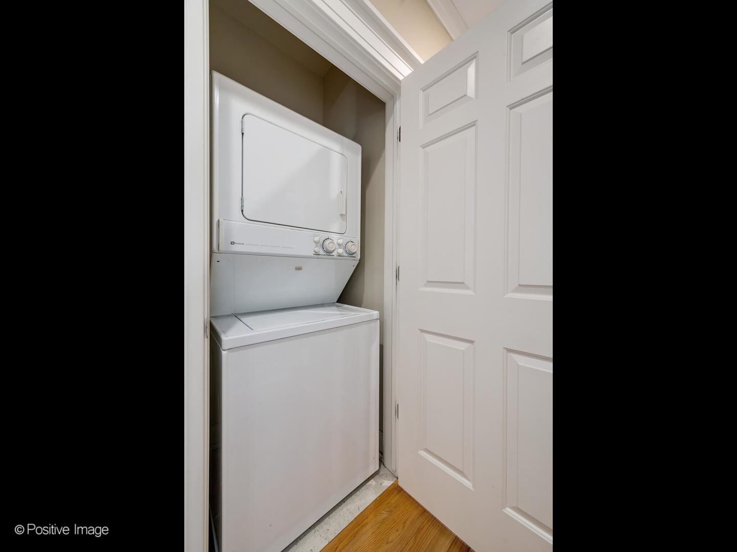 1368 N Mohawk Street Unit: 2S