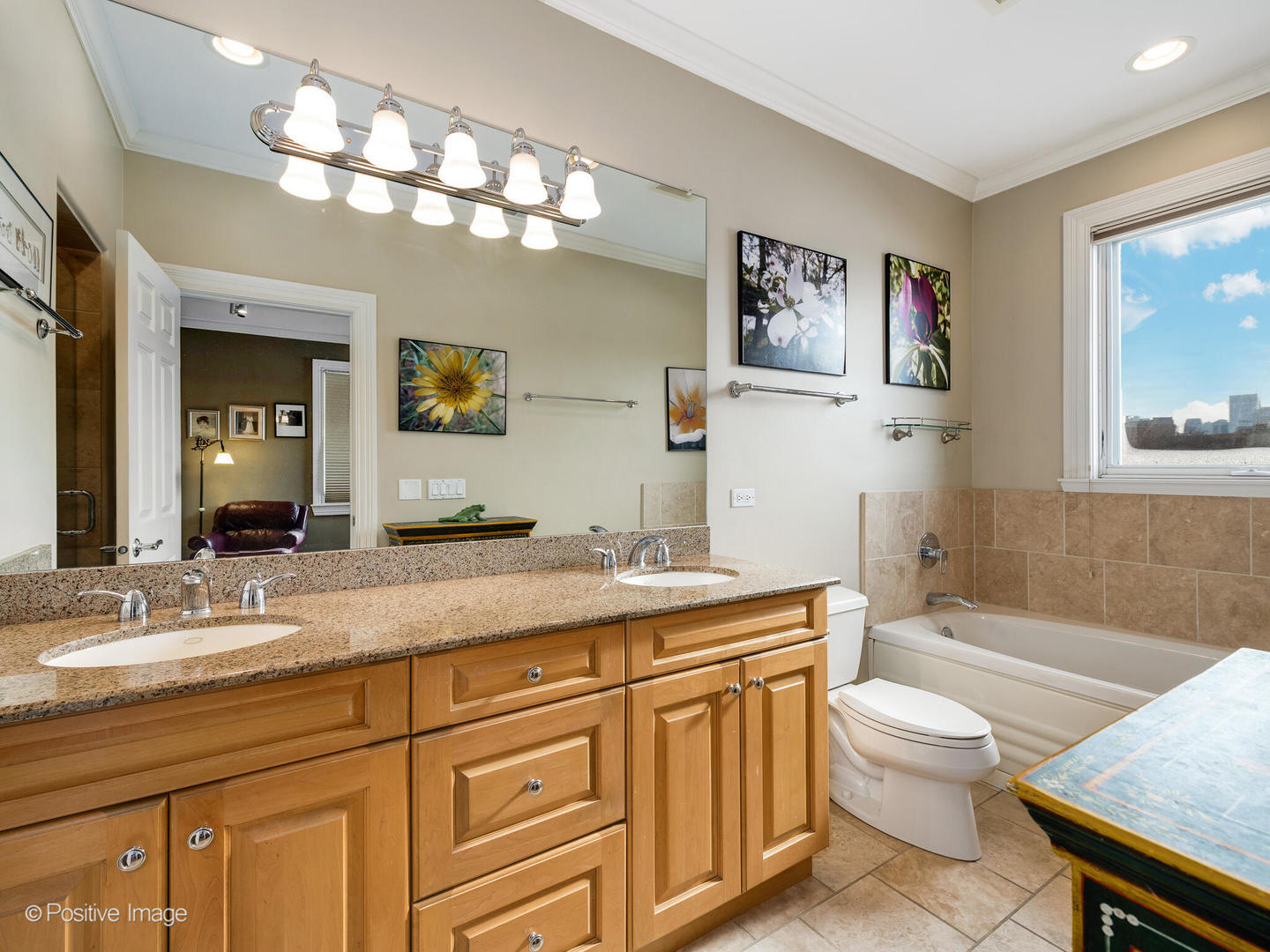 1368 N Mohawk Street Unit: 2S