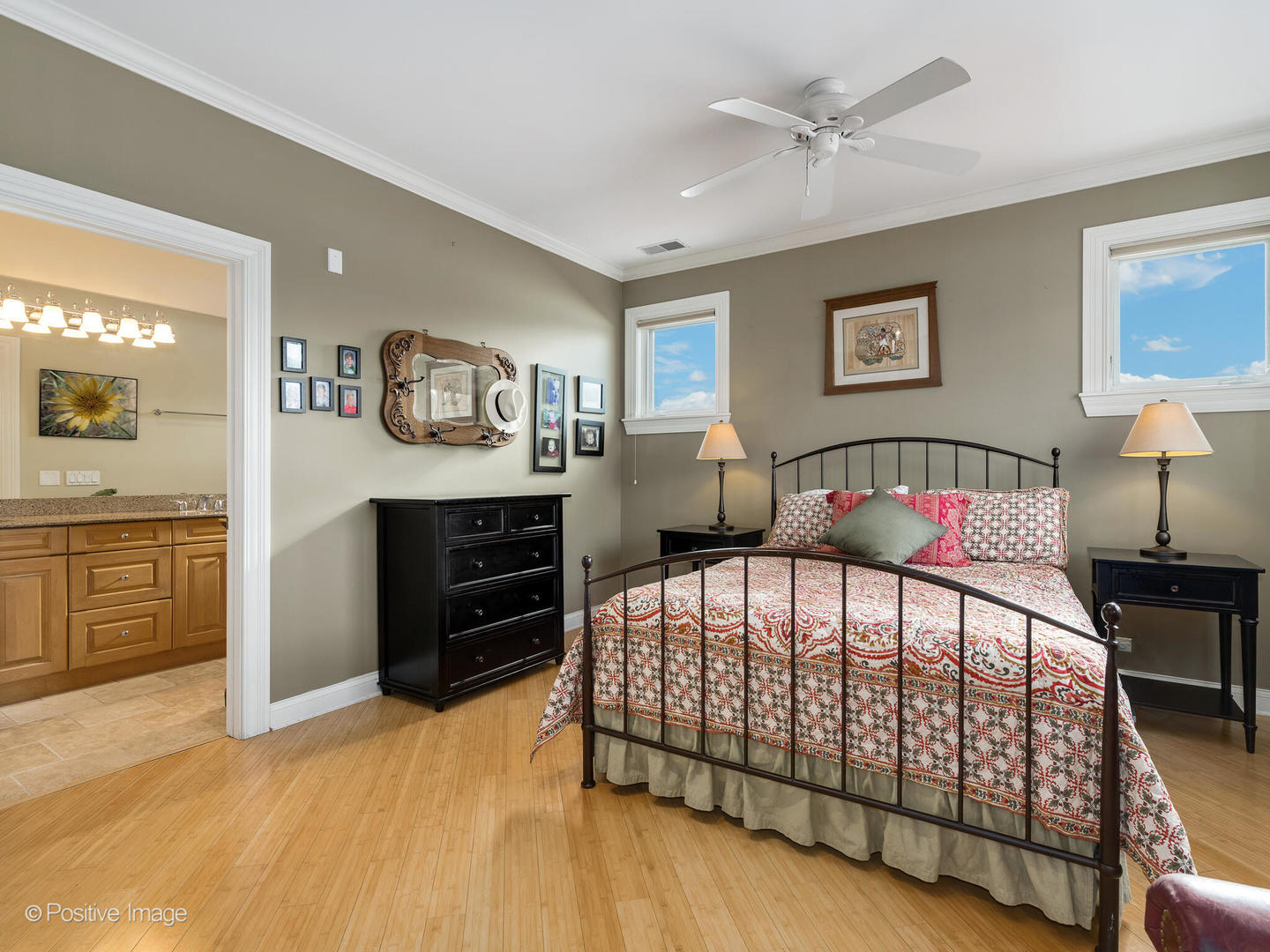 1368 N Mohawk Street Unit: 2S