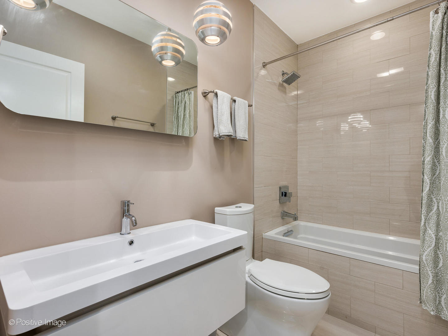 2219 W Wabansia Avenue Unit: 1E