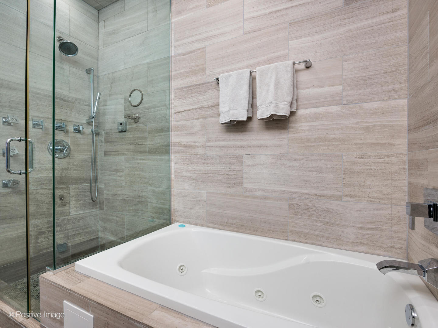 2219 W Wabansia Avenue Unit: 1E