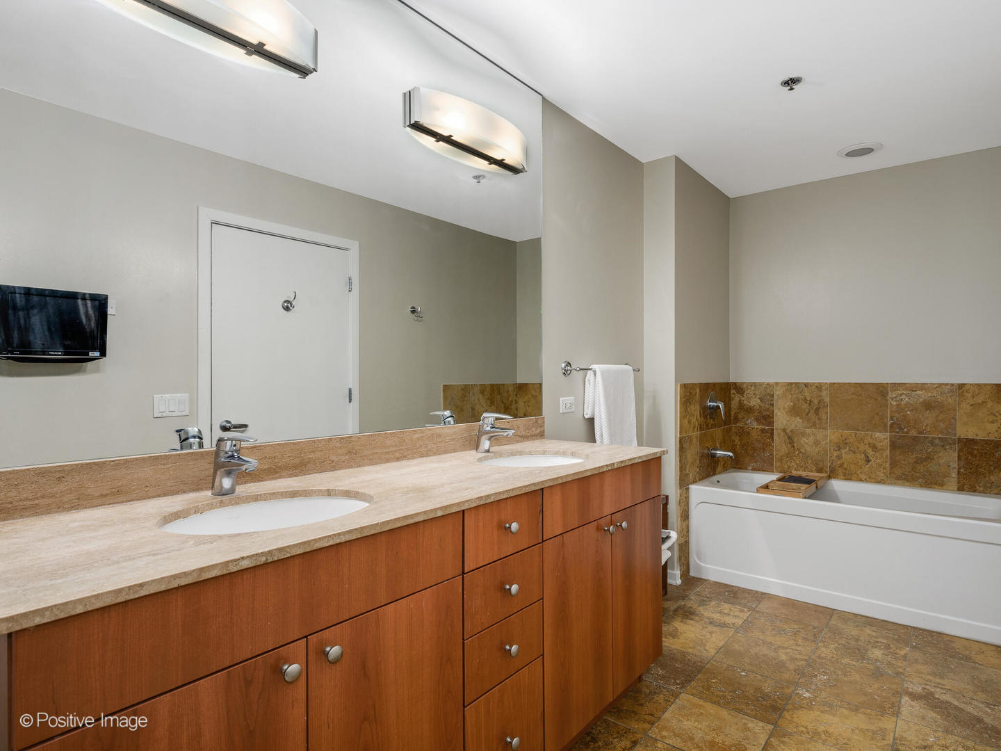 125 S GREEN Street Unit: 604A