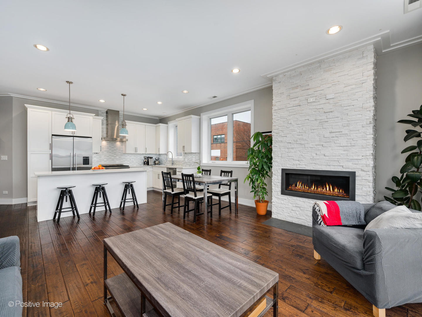 956 N Noble Street Unit: 2N