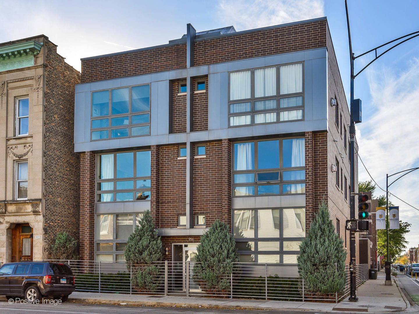 956 N Noble Street Unit: 2N