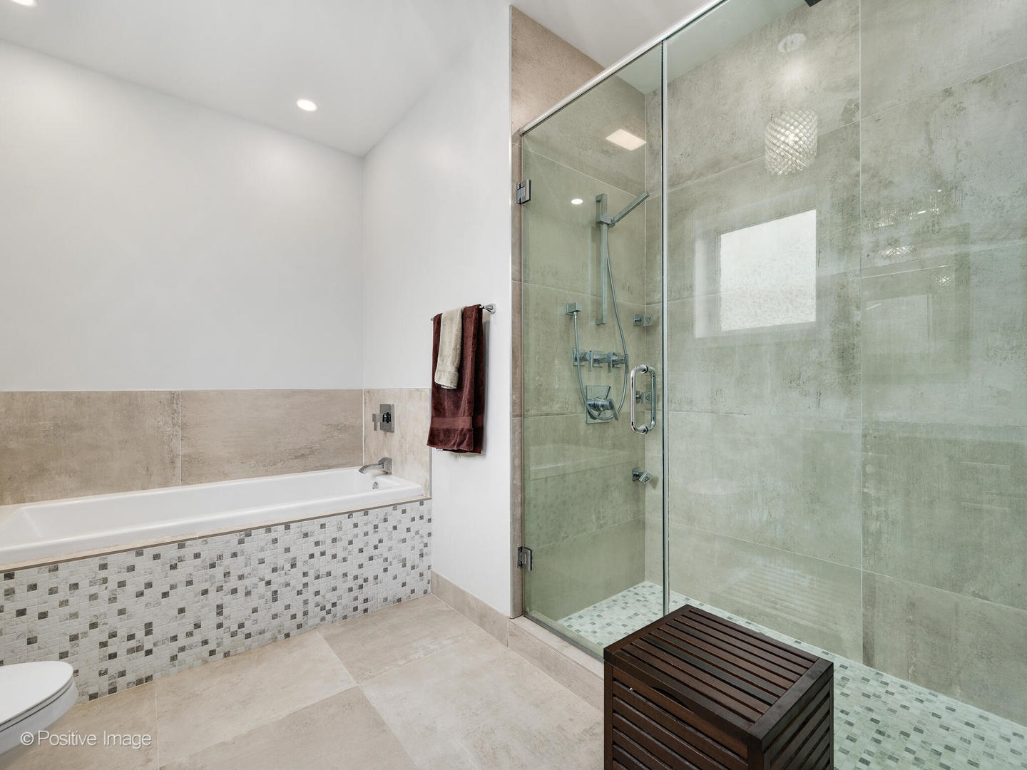 956 N Noble Street Unit: 2N