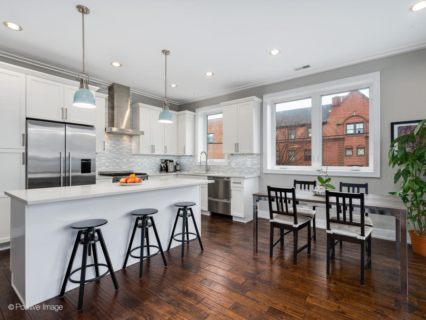 956 N Noble Street Unit: 2N