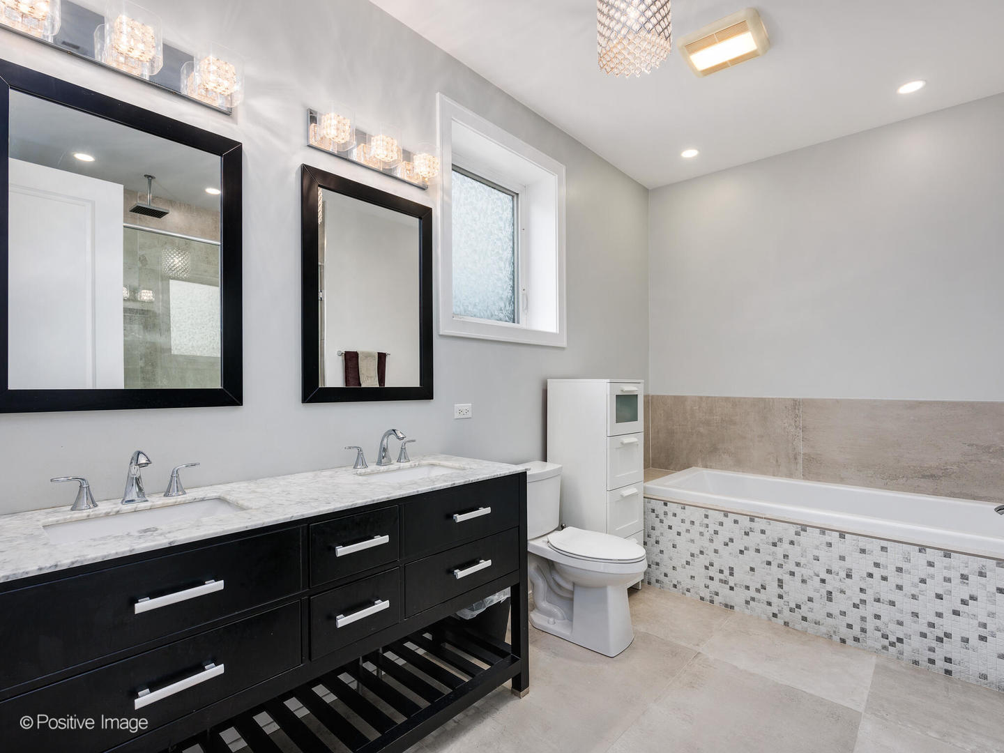 956 N Noble Street Unit: 2N