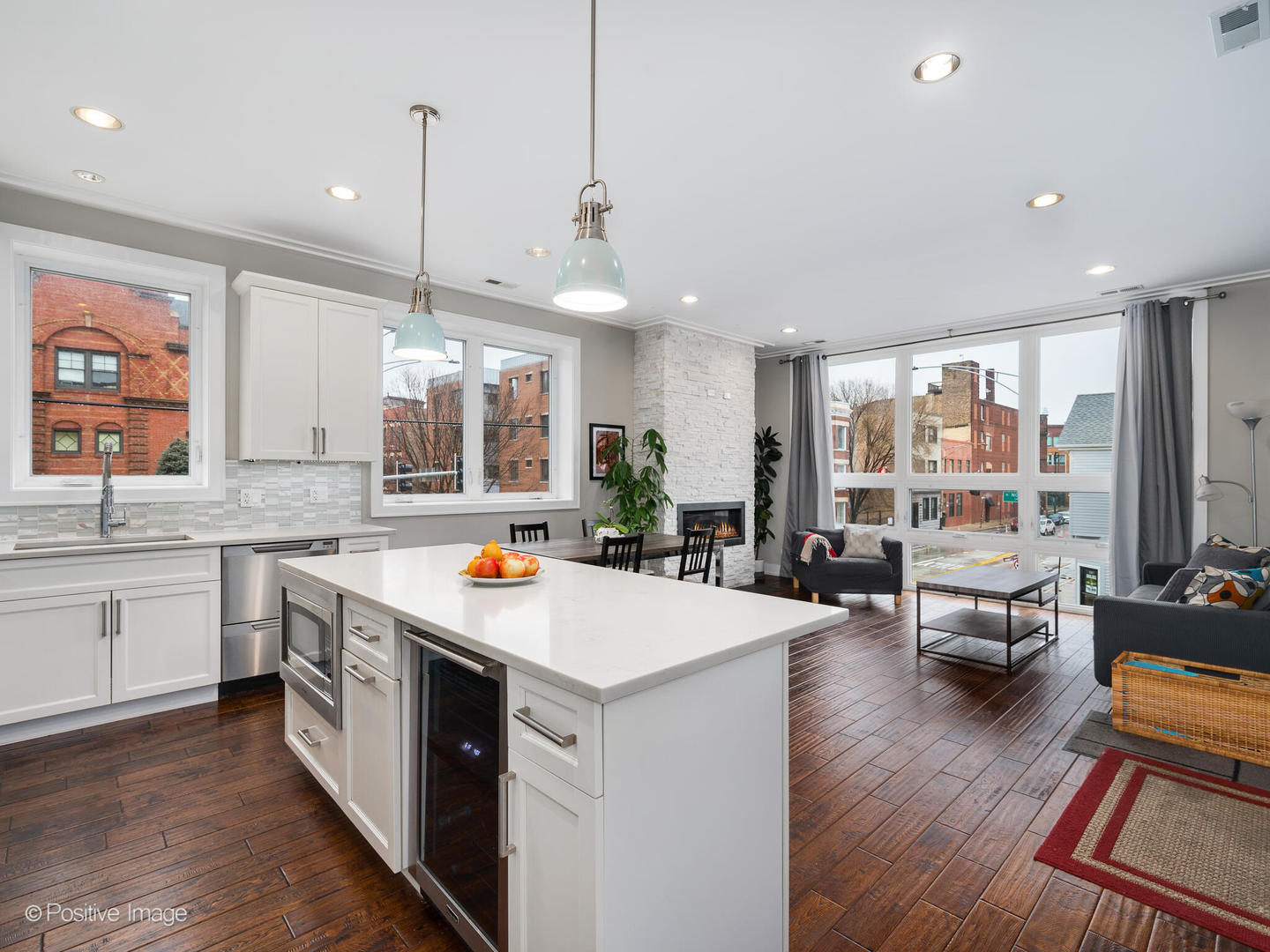 956 N Noble Street Unit: 2N